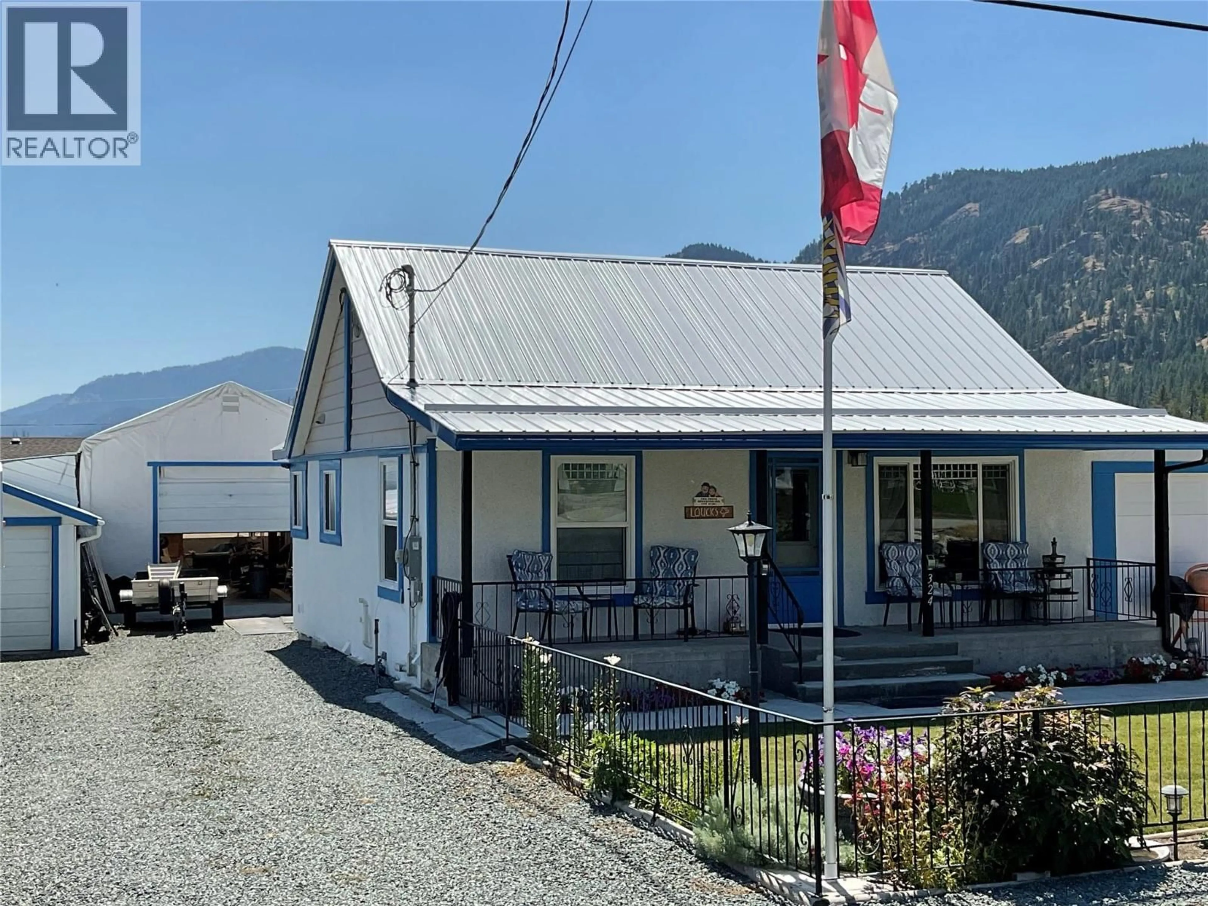 A pic from outside/outdoor area/front of a property/back of a property/a pic from drone, mountain view for 324 HARTLAND AVENUE, Midway British Columbia V0H1M0