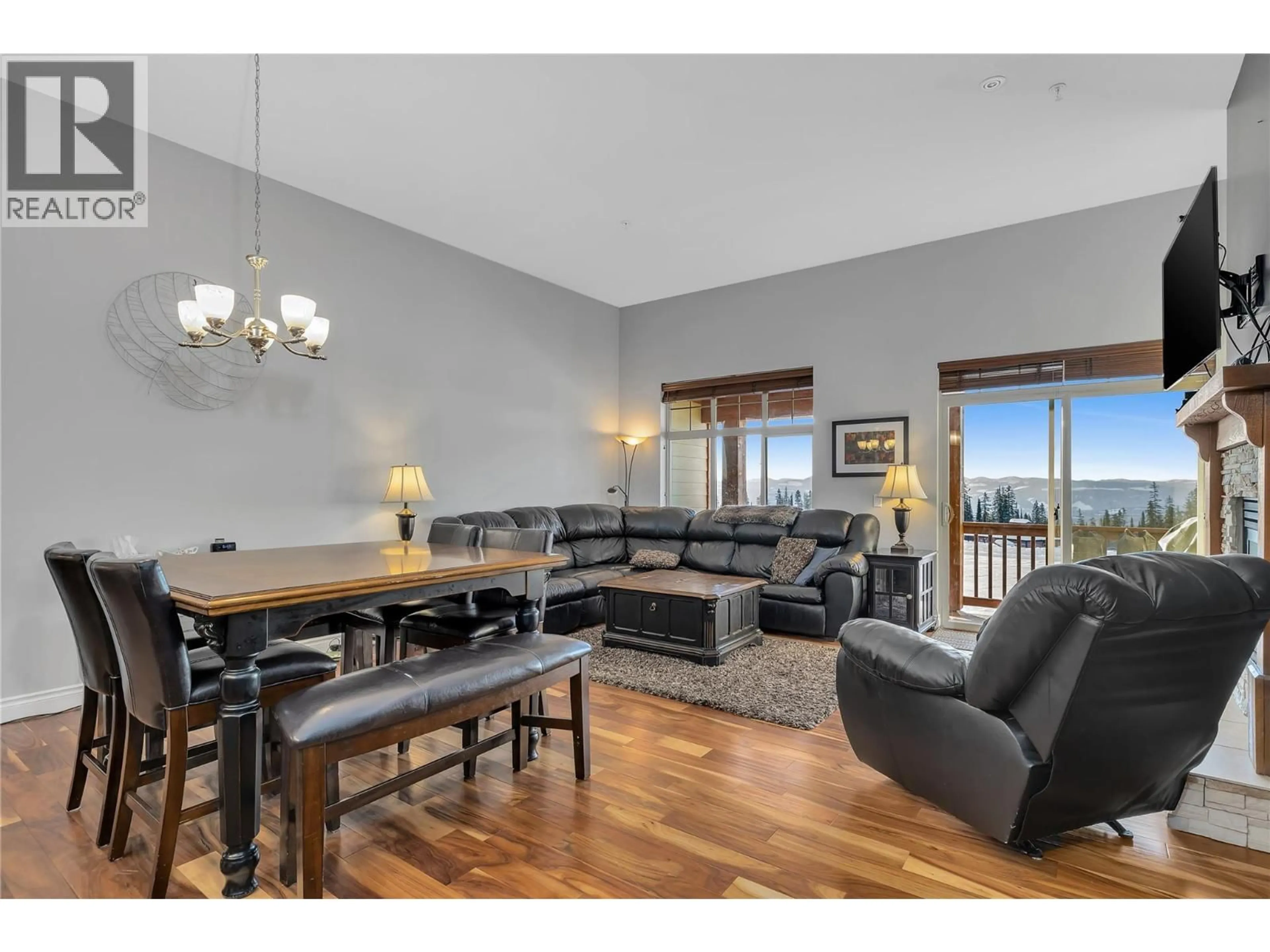 Living room with furniture, wood/laminate floor for 5 - 5045 SNOWBIRD WAY, Big White British Columbia V1P1P3