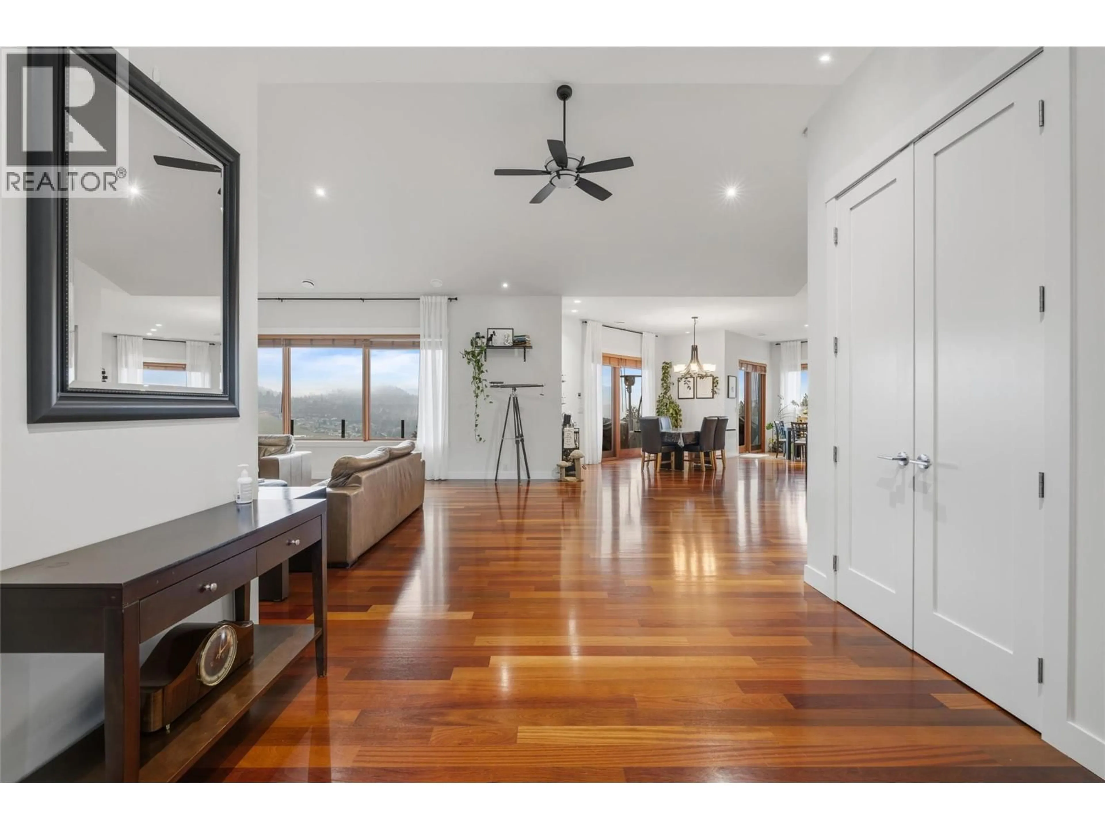 Indoor entryway for 509 CARAMILLO COURT, Kelowna British Columbia V1V2K9