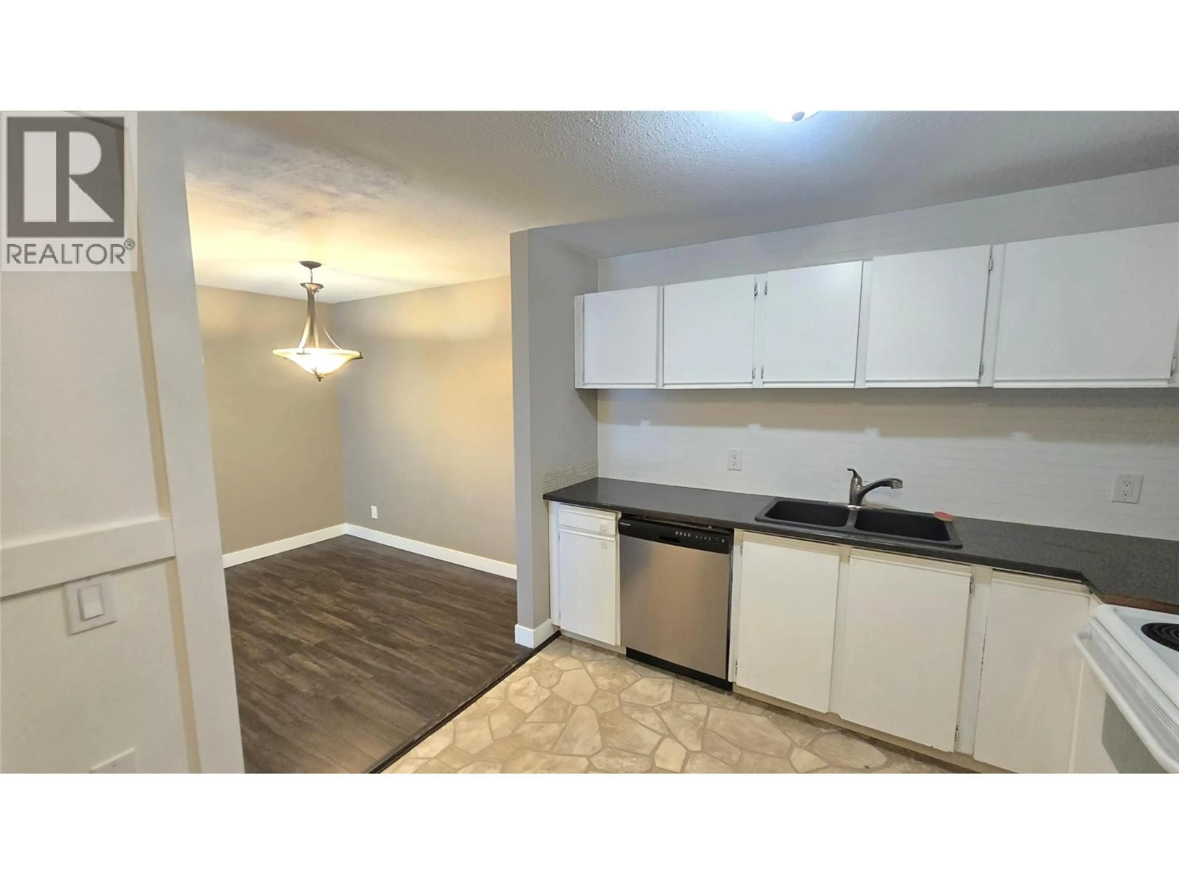 Standard kitchen, wood/laminate floor for 211 - 44 WHITESHIELD S CRESCENT, Kamloops British Columbia V2E2J1