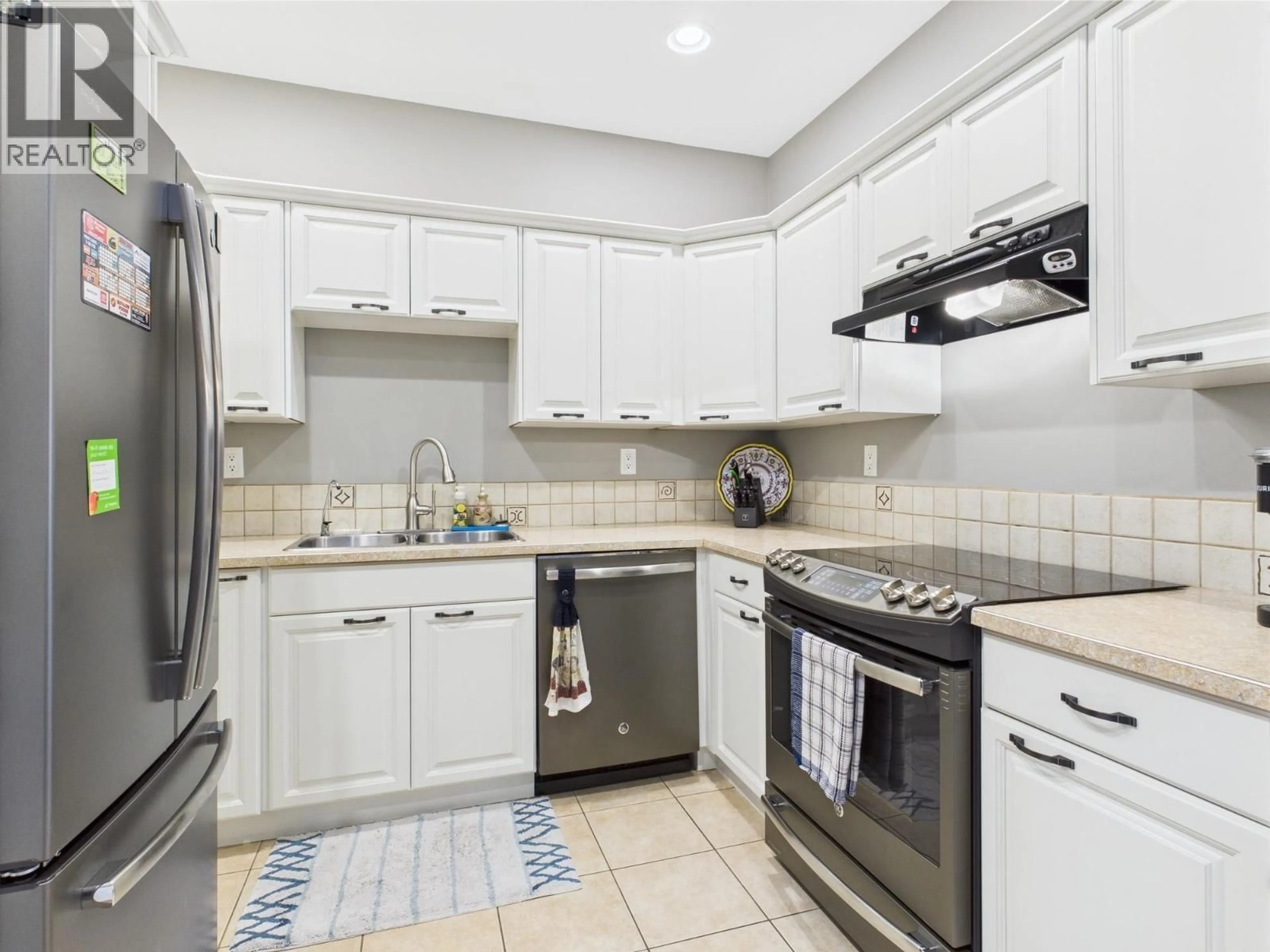 Standard kitchen, ceramic/tile floor for 108 - 15 SOLANA KEY COURT, Osoyoos British Columbia V0H1V3