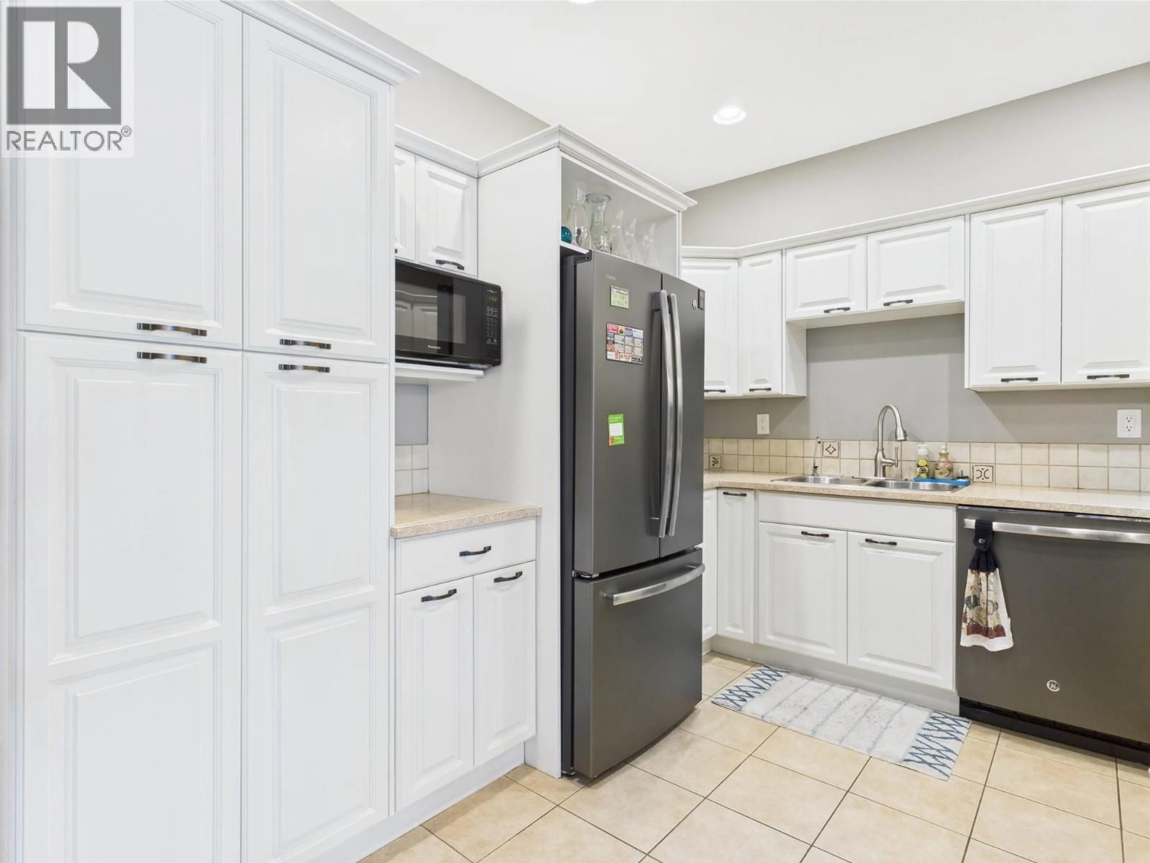 Standard kitchen, ceramic/tile floor for 108 - 15 SOLANA KEY COURT, Osoyoos British Columbia V0H1V3