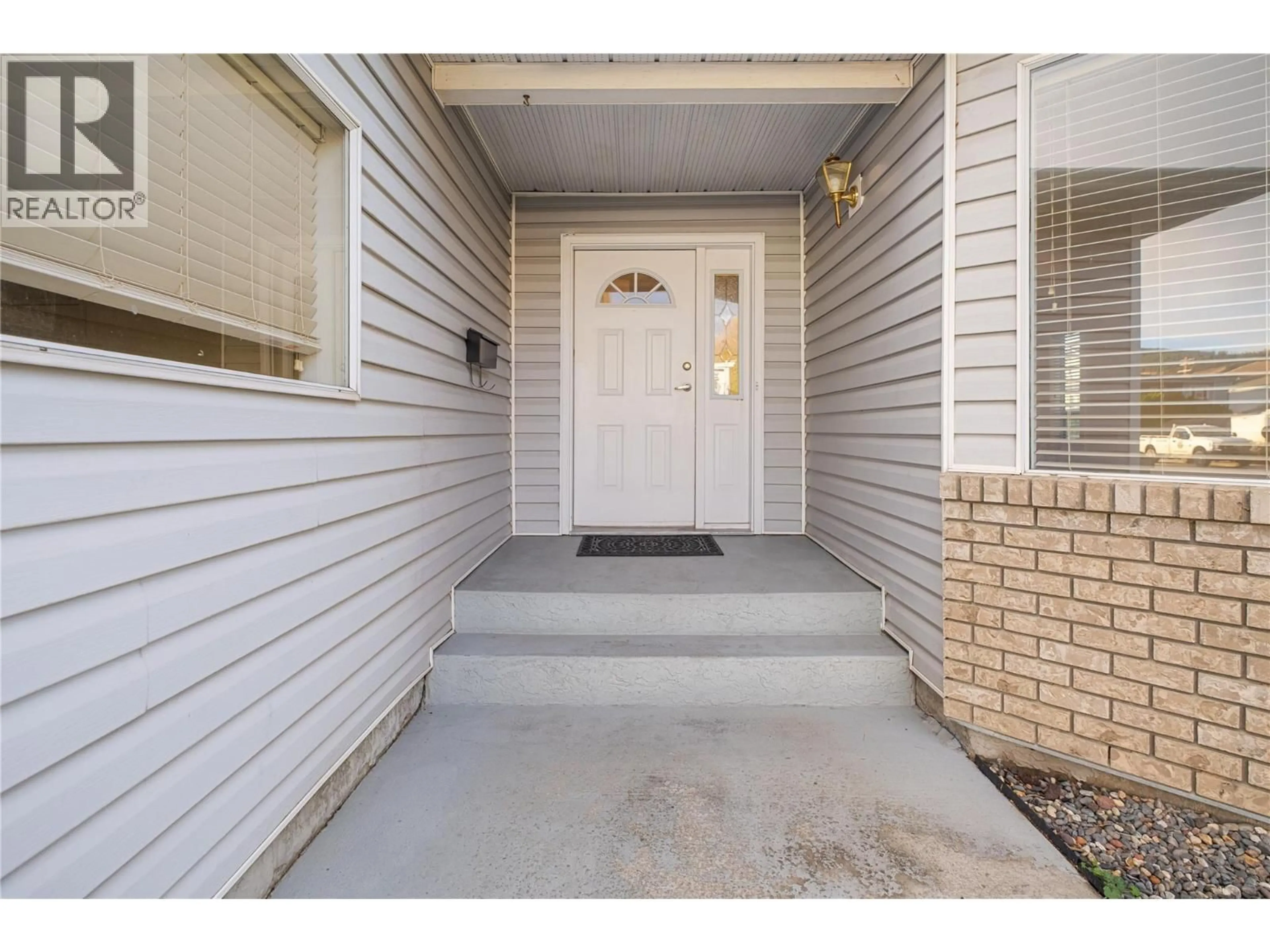 Indoor entryway for 970 KEYES COURT, Rutland British Columbia V1X7C8
