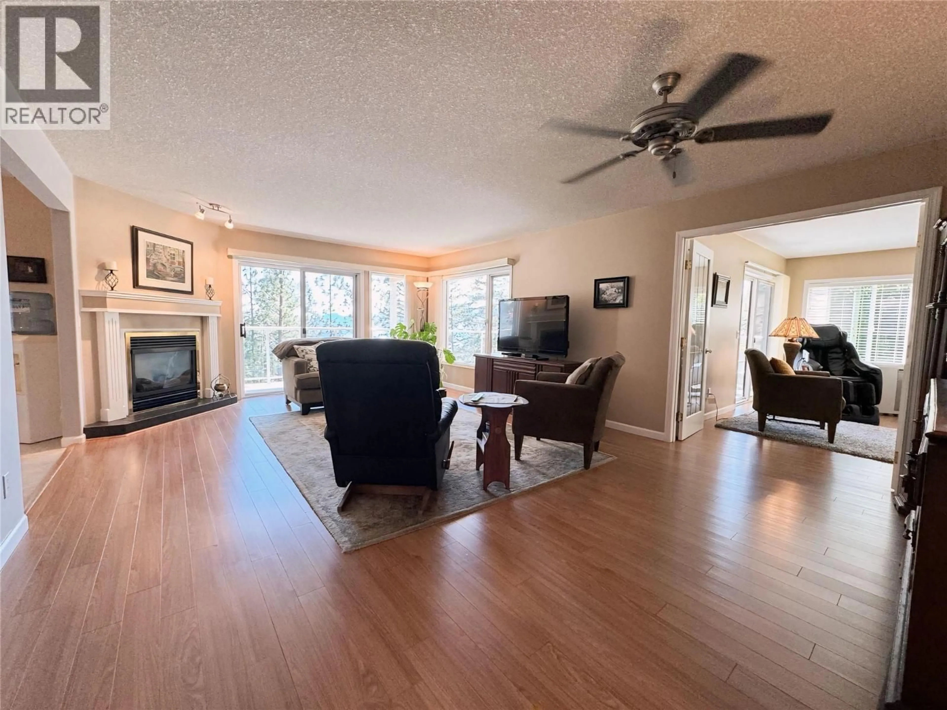 Living room with furniture, wood/laminate floor for 116 - 4630 PONDEROSA DRIVE, Peachland British Columbia V0H1X5