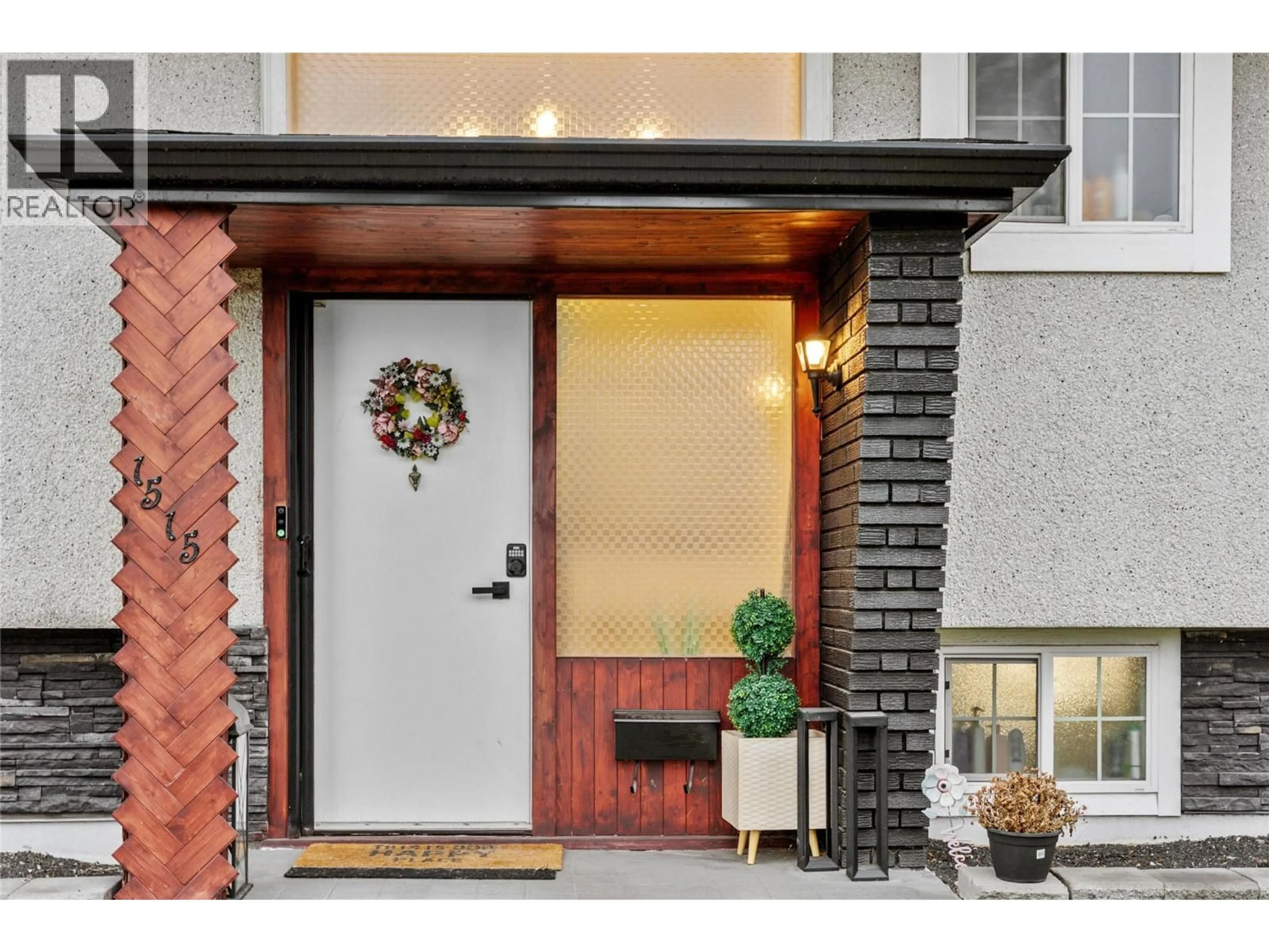 Indoor entryway for 1515 ROBINSON CRESCENT, Kamloops British Columbia V2C3J2