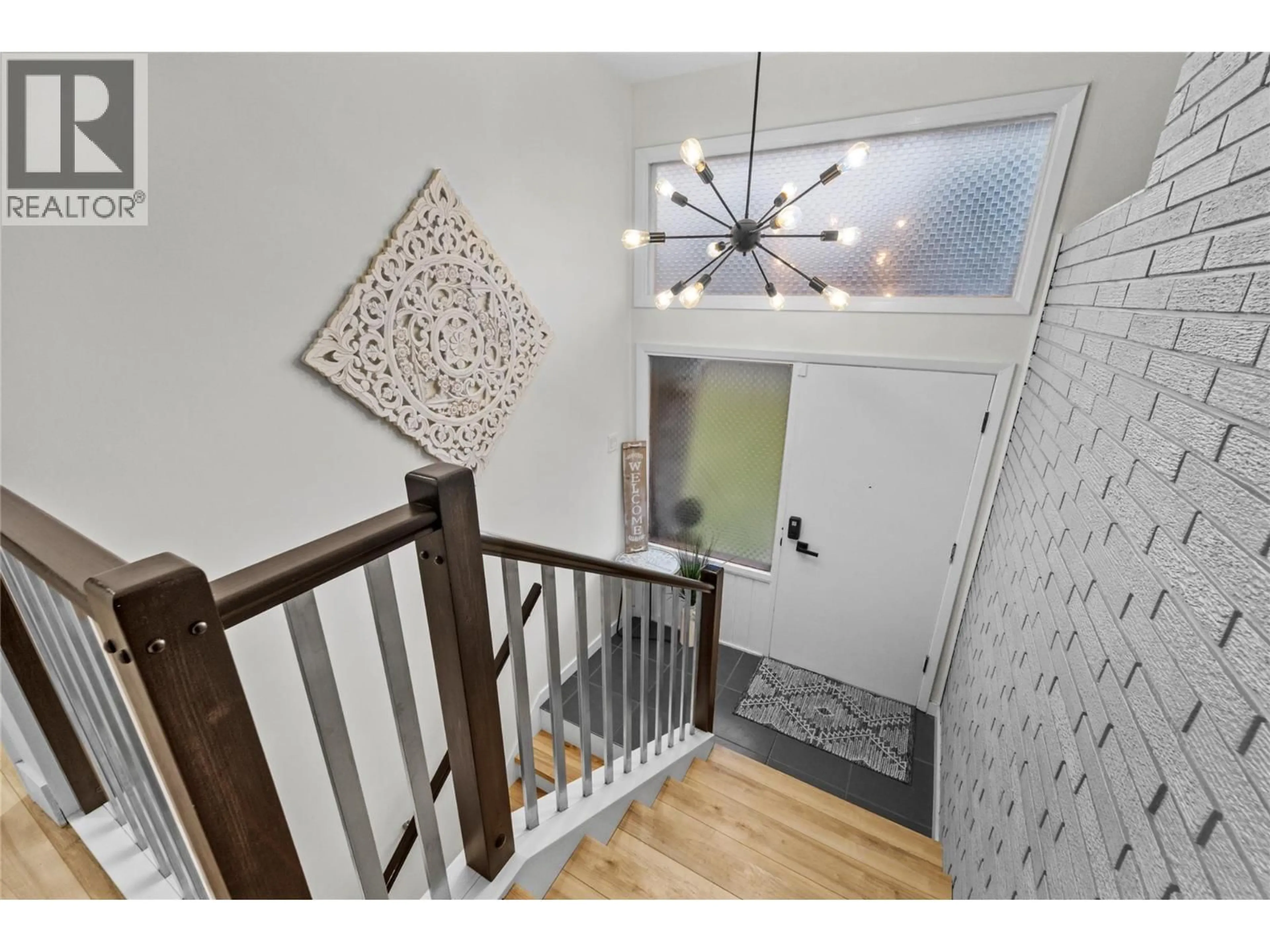 Indoor entryway for 1515 ROBINSON CRESCENT, Kamloops British Columbia V2C3J2