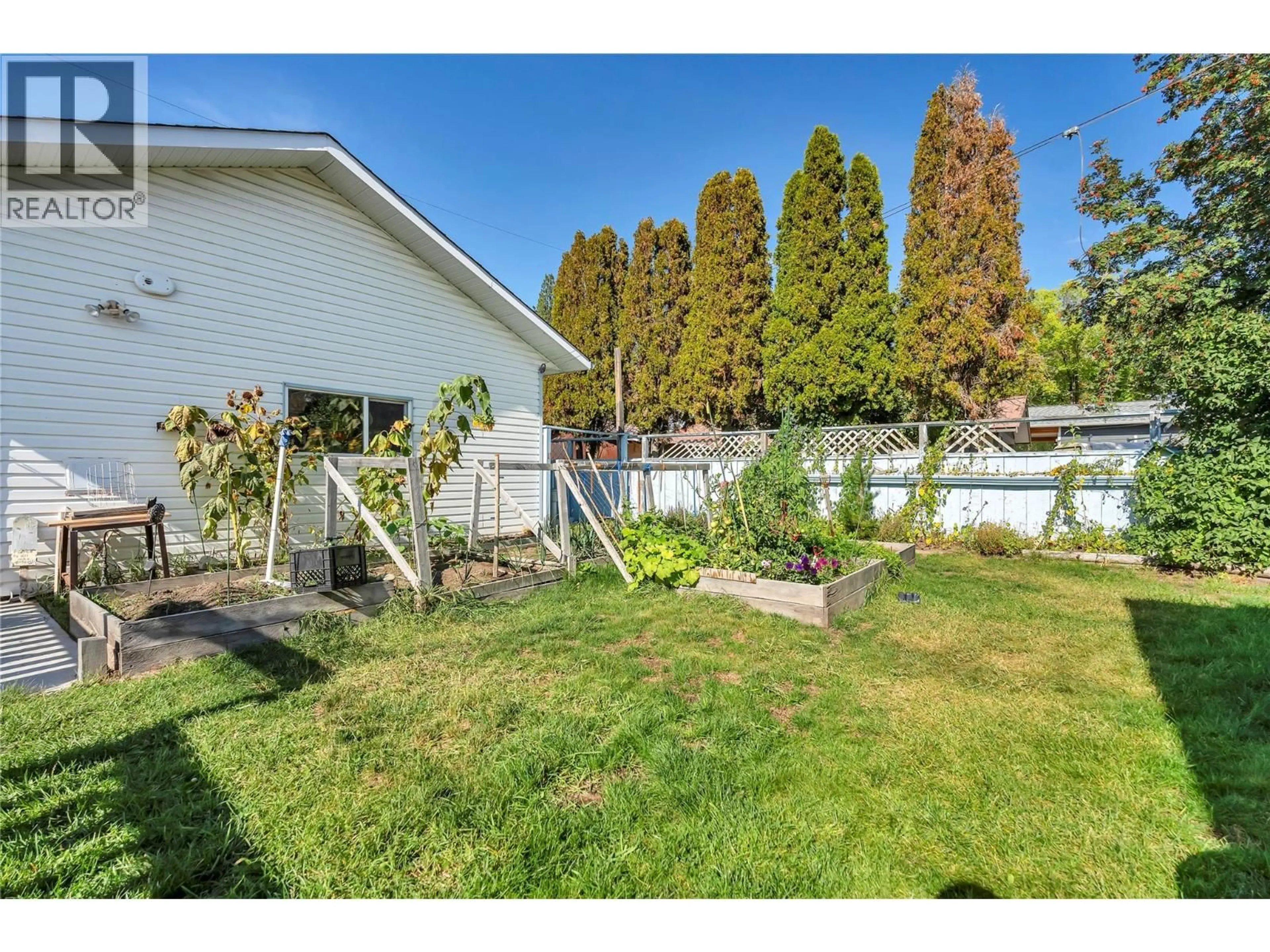 Patio, unknown for 405 GRANT AVE OTHER, Princeton British Columbia V0X1W0