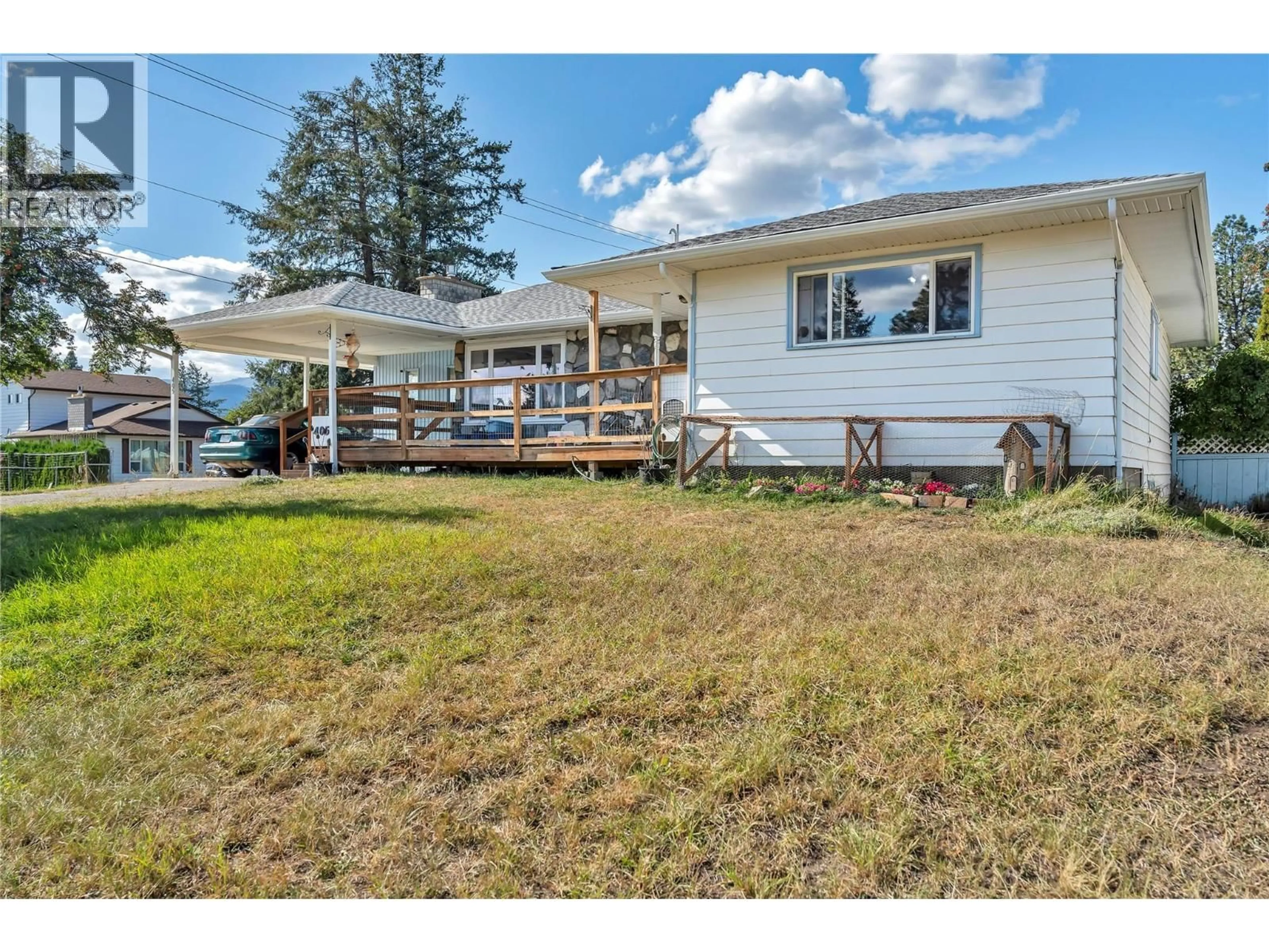 A pic from outside/outdoor area/front of a property/back of a property/a pic from drone, water/lake/river/ocean view for 405 GRANT AVE OTHER, Princeton British Columbia V0X1W0