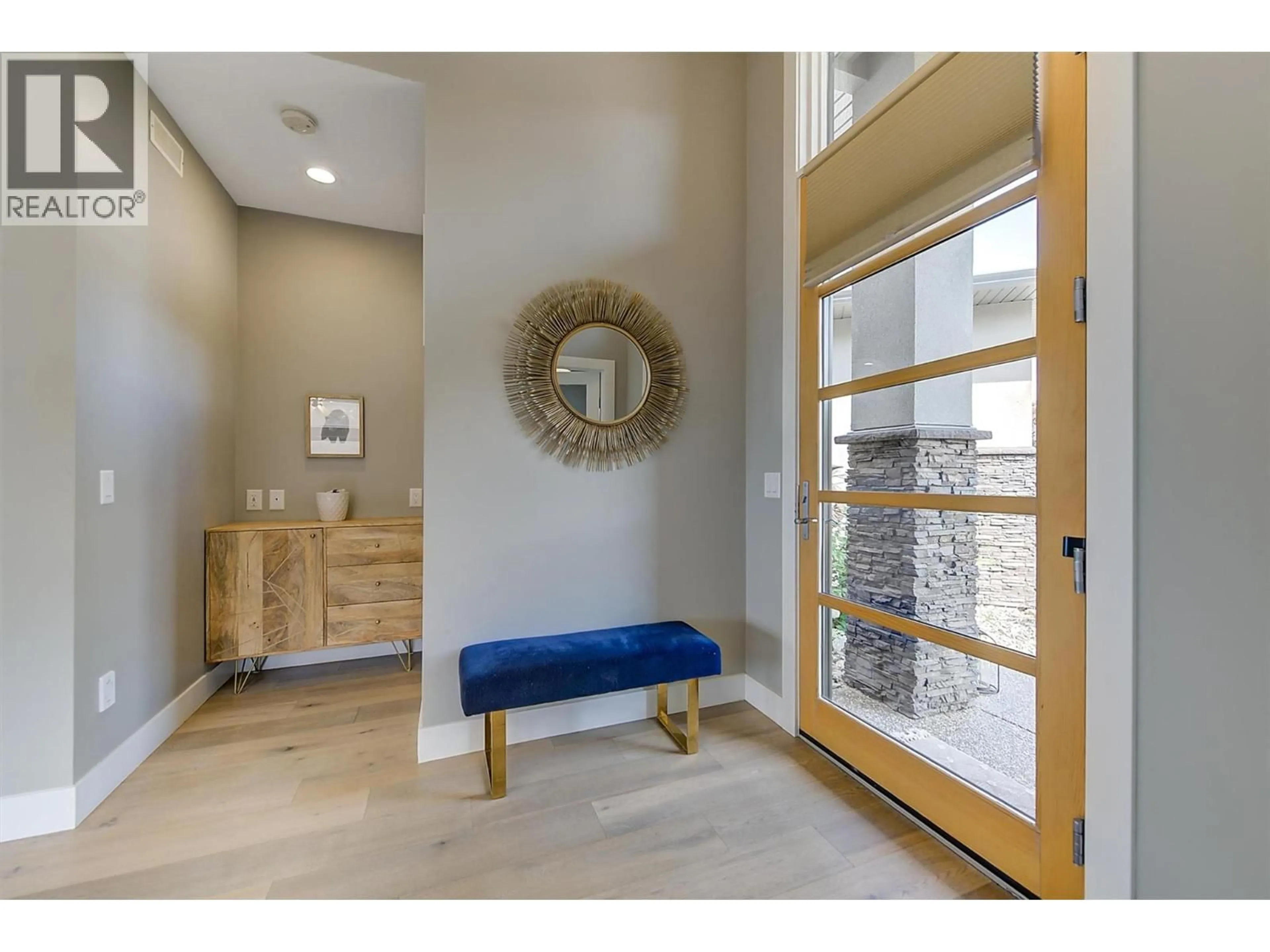 Indoor entryway for 6 - 514 QUARTZ CRESCENT, Kelowna British Columbia v1w5c5