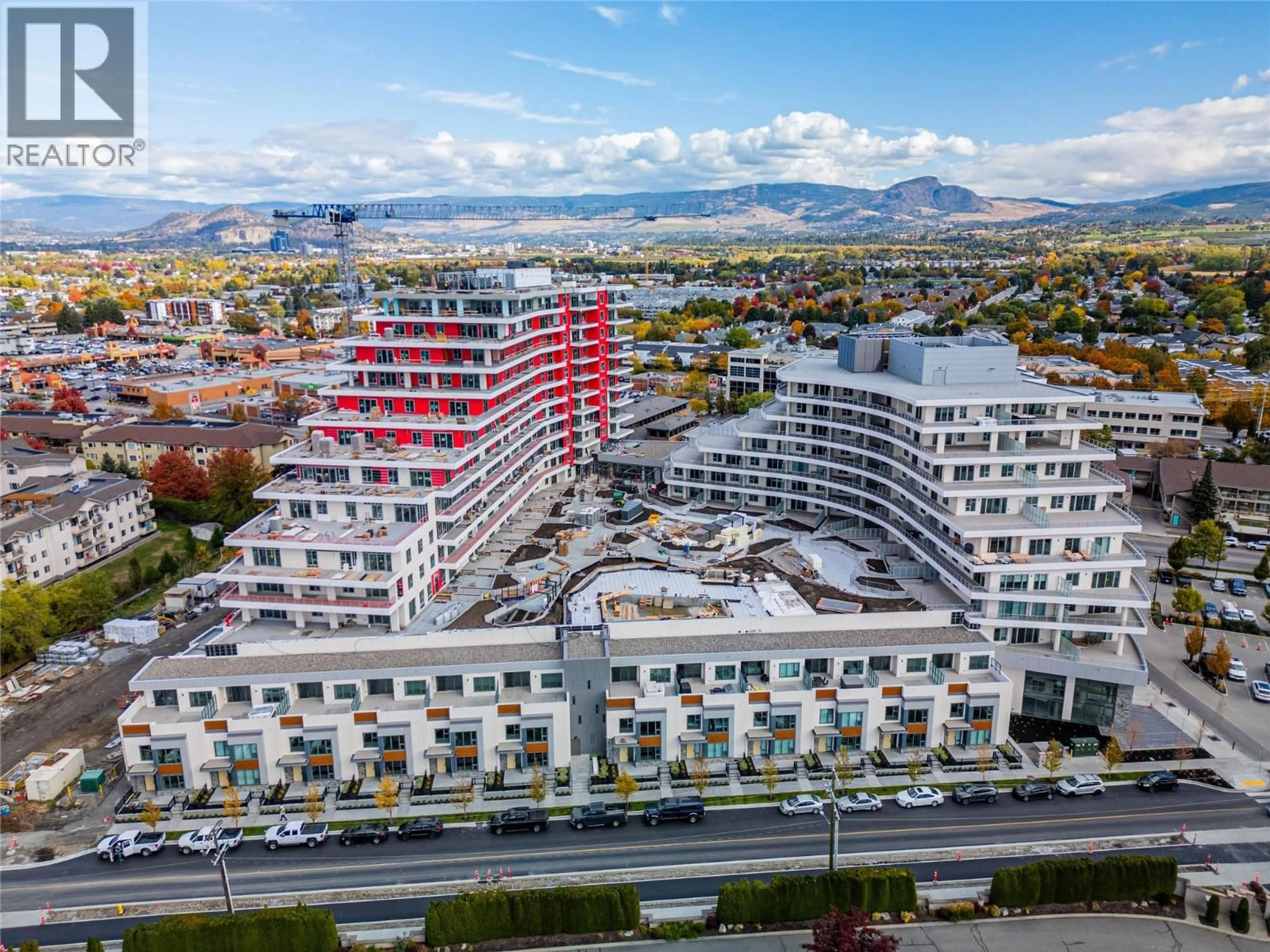A pic from outside/outdoor area/front of a property/back of a property/a pic from drone, city buildings view from balcony for 414 - 3340 LAKESHORE DRIVE, Kelowna British Columbia V1W0H6