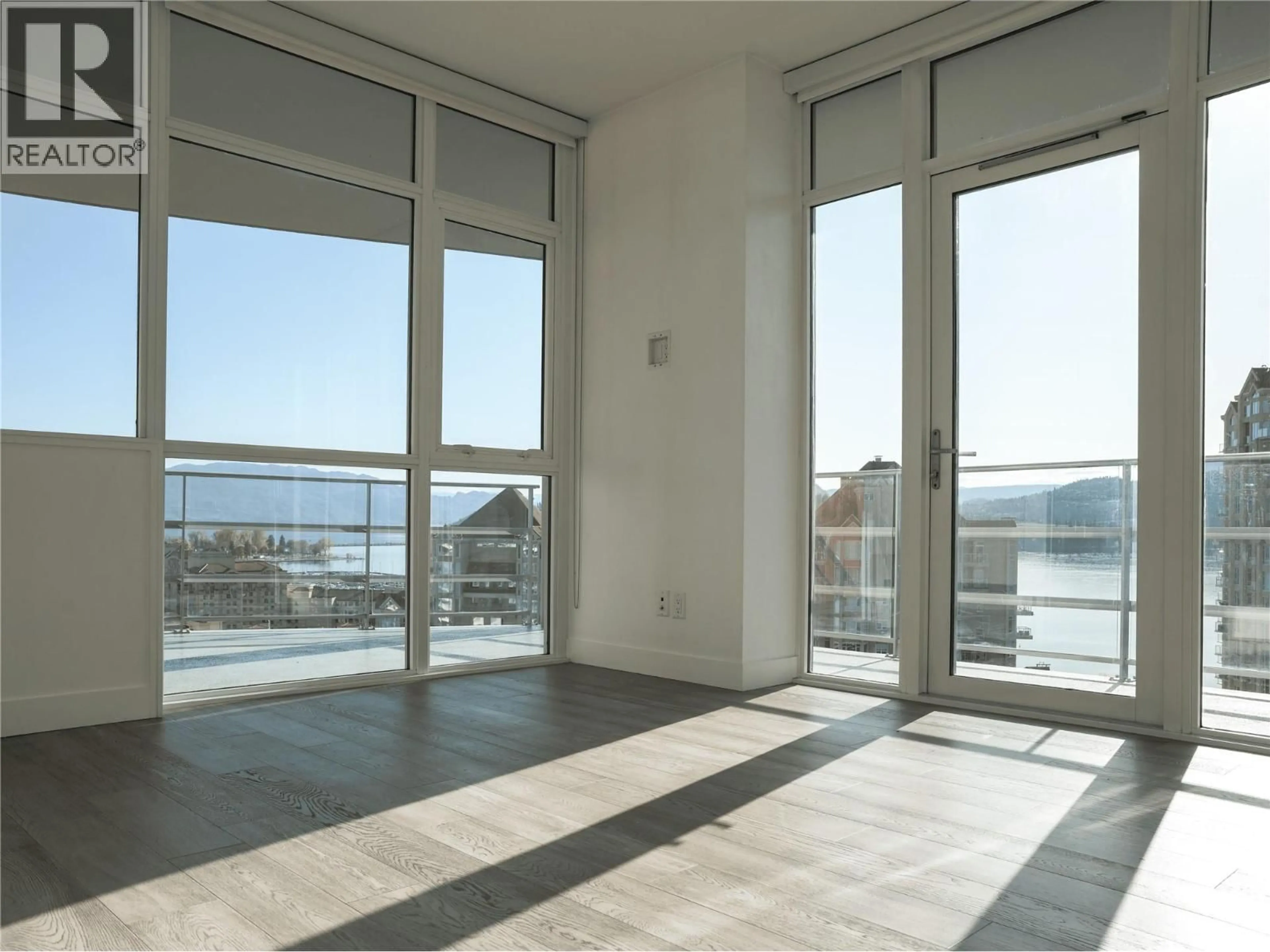 Indoor foyer for 1501 - 1151 SUNSET DRIVE, Kelowna British Columbia V1Y0G2