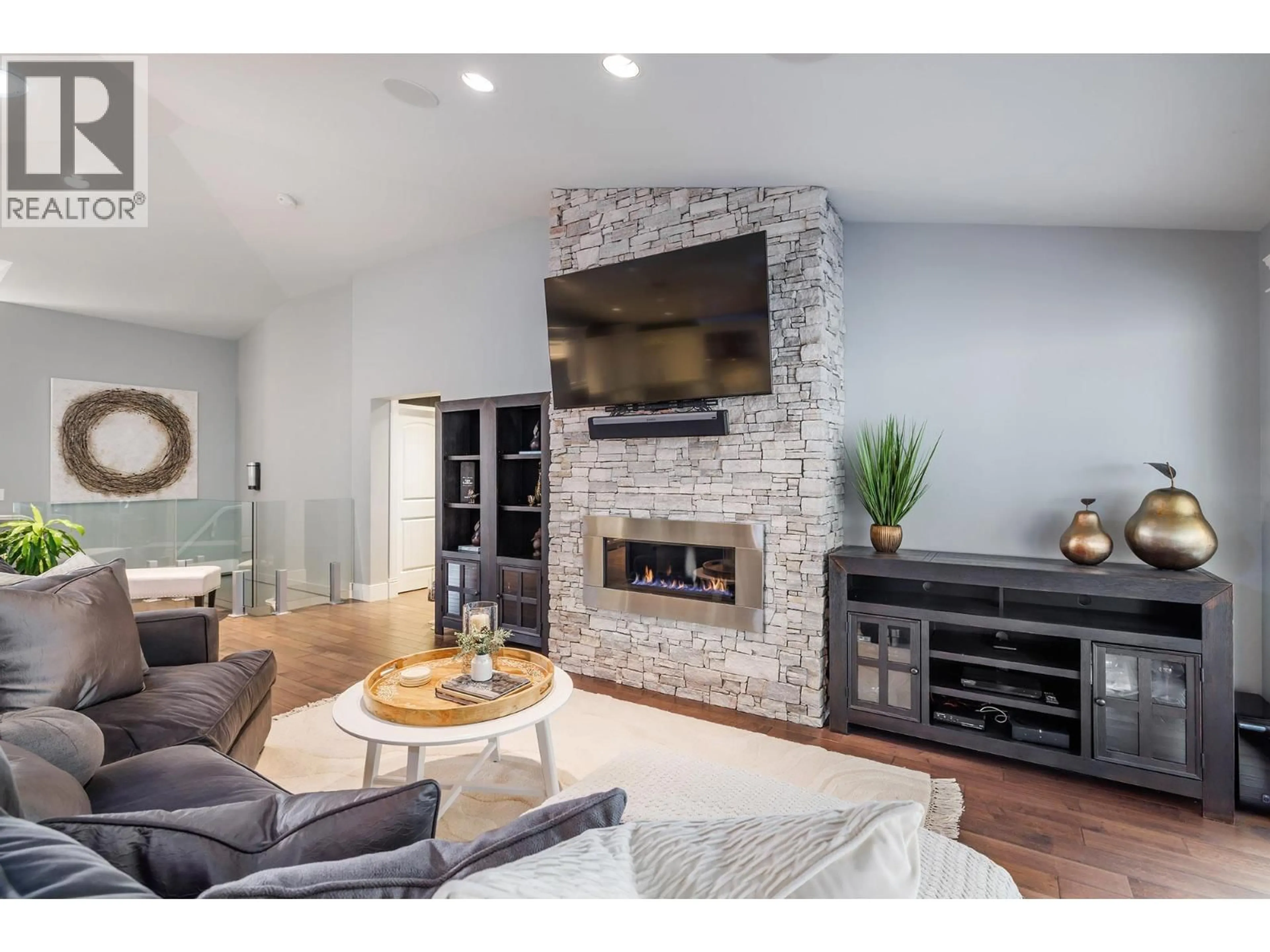 Living room with furniture, unknown for 3085 LAKEVIEW COVE ROAD, West Kelowna British Columbia V1Z3P6