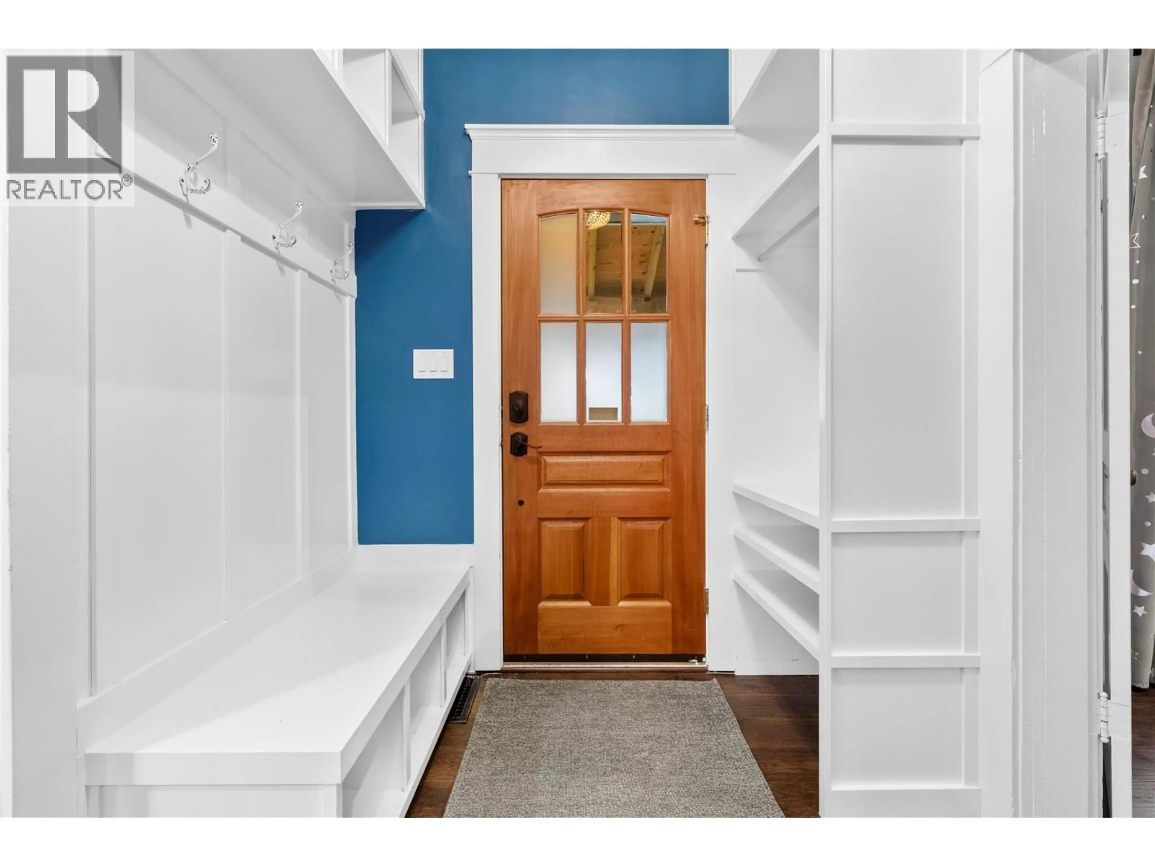 Indoor entryway for 550 6 STREET, Salmon Arm British Columbia V1E4E4