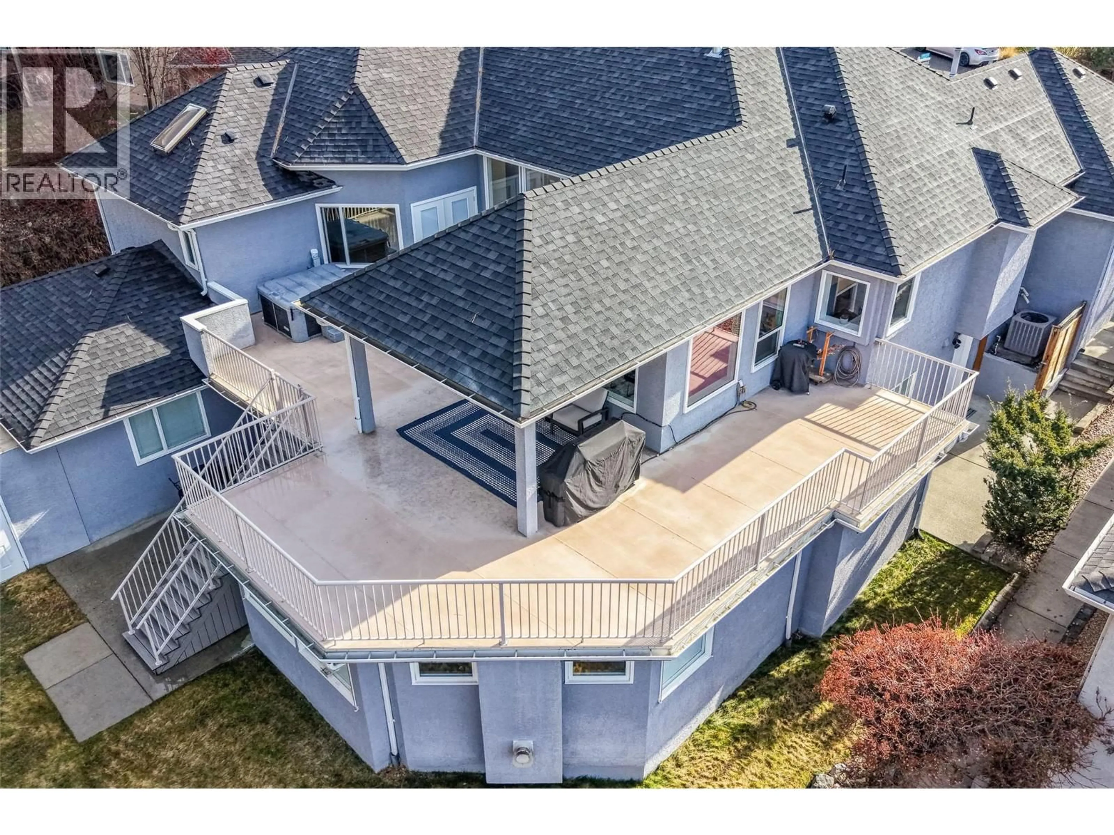 A pic from outside/outdoor area/front of a property/back of a property/a pic from drone, unknown for 2102 LILLOOET COURT, Kelowna British Columbia V1V1Y2