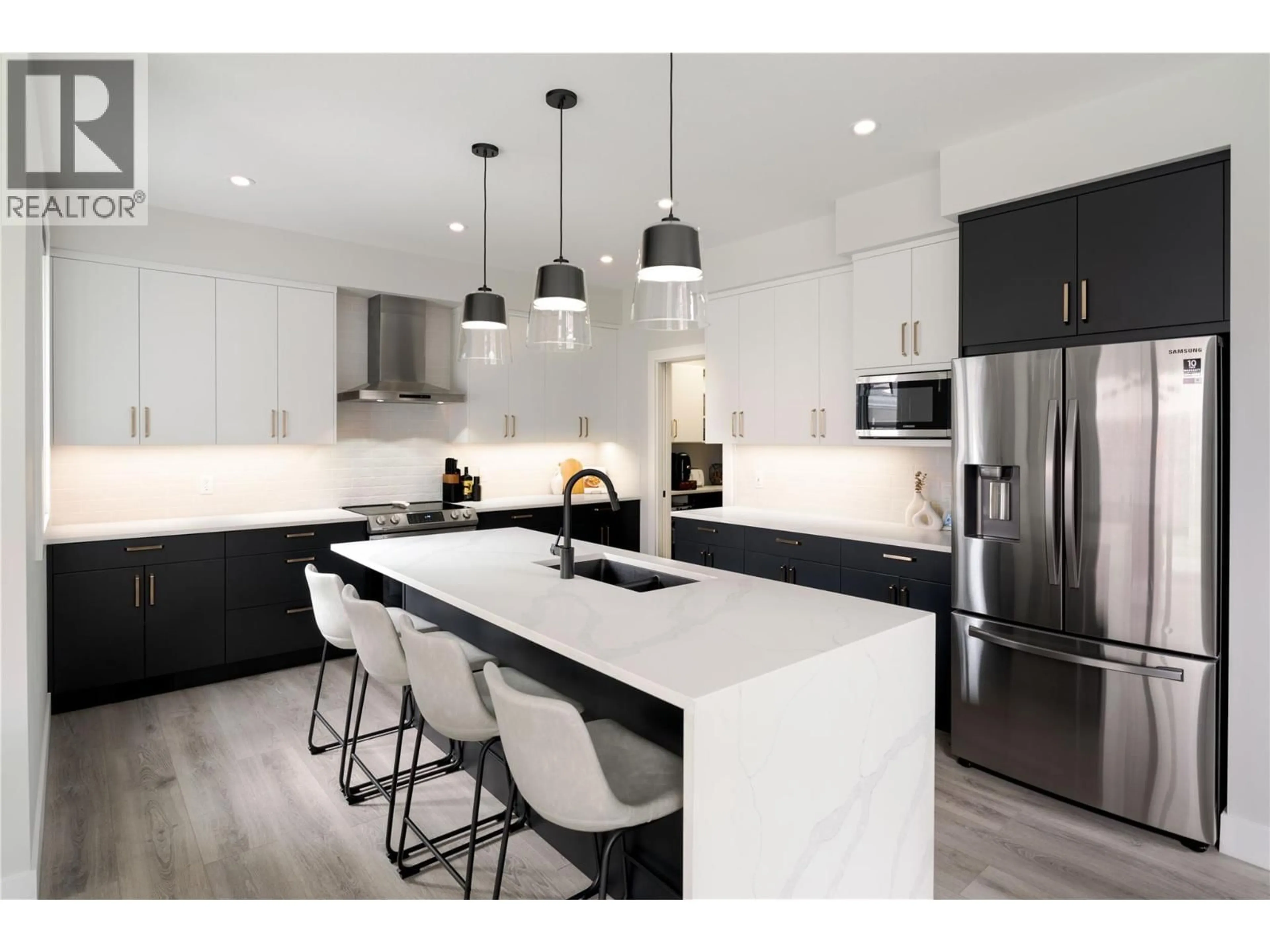 Contemporary kitchen, unknown for 4315 LADD COURT, Kelowna British Columbia V1W0B6