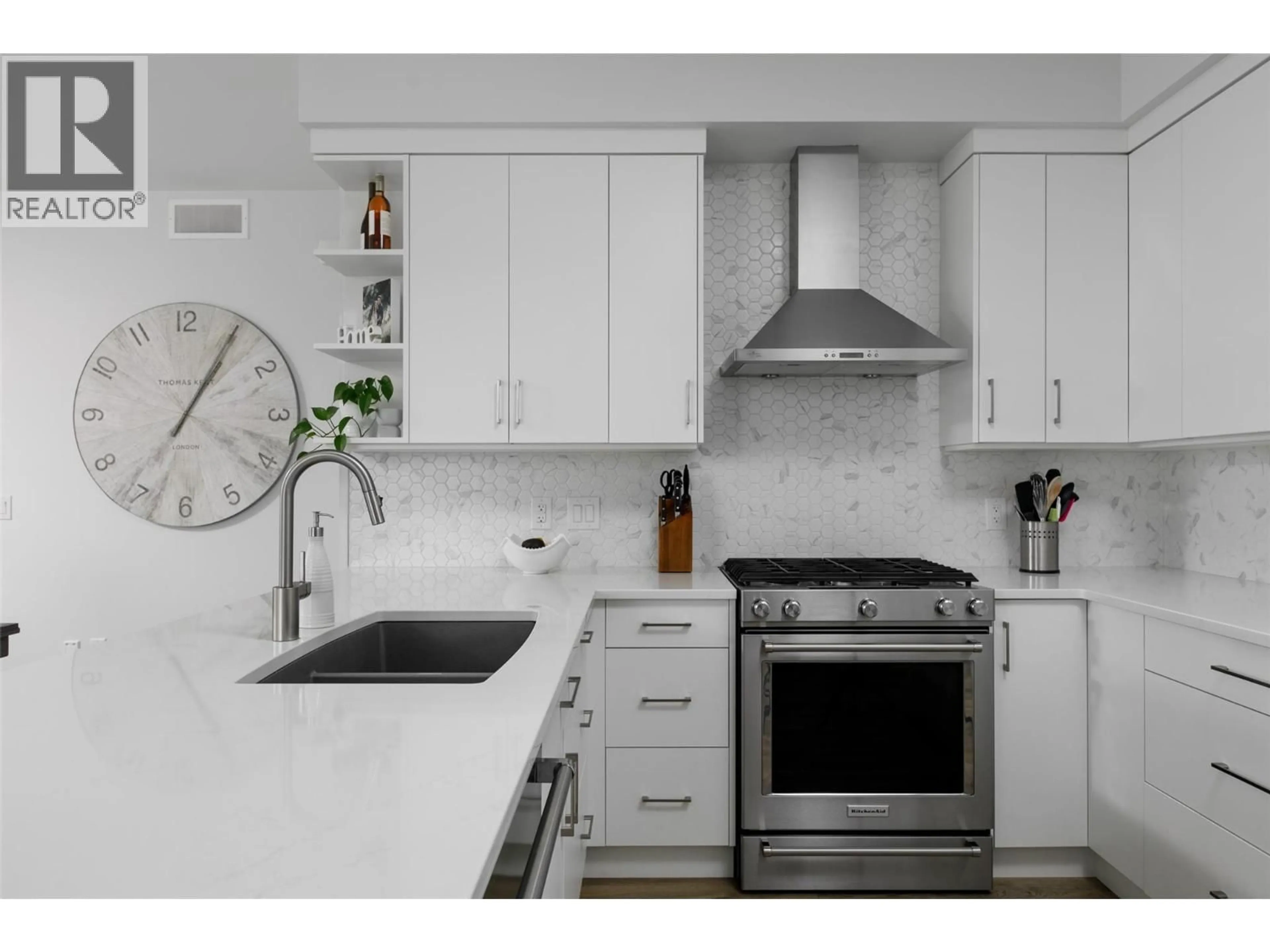 Contemporary kitchen, unknown for 865 PATTERSON AVENUE, Kelowna British Columbia V1Y5C9