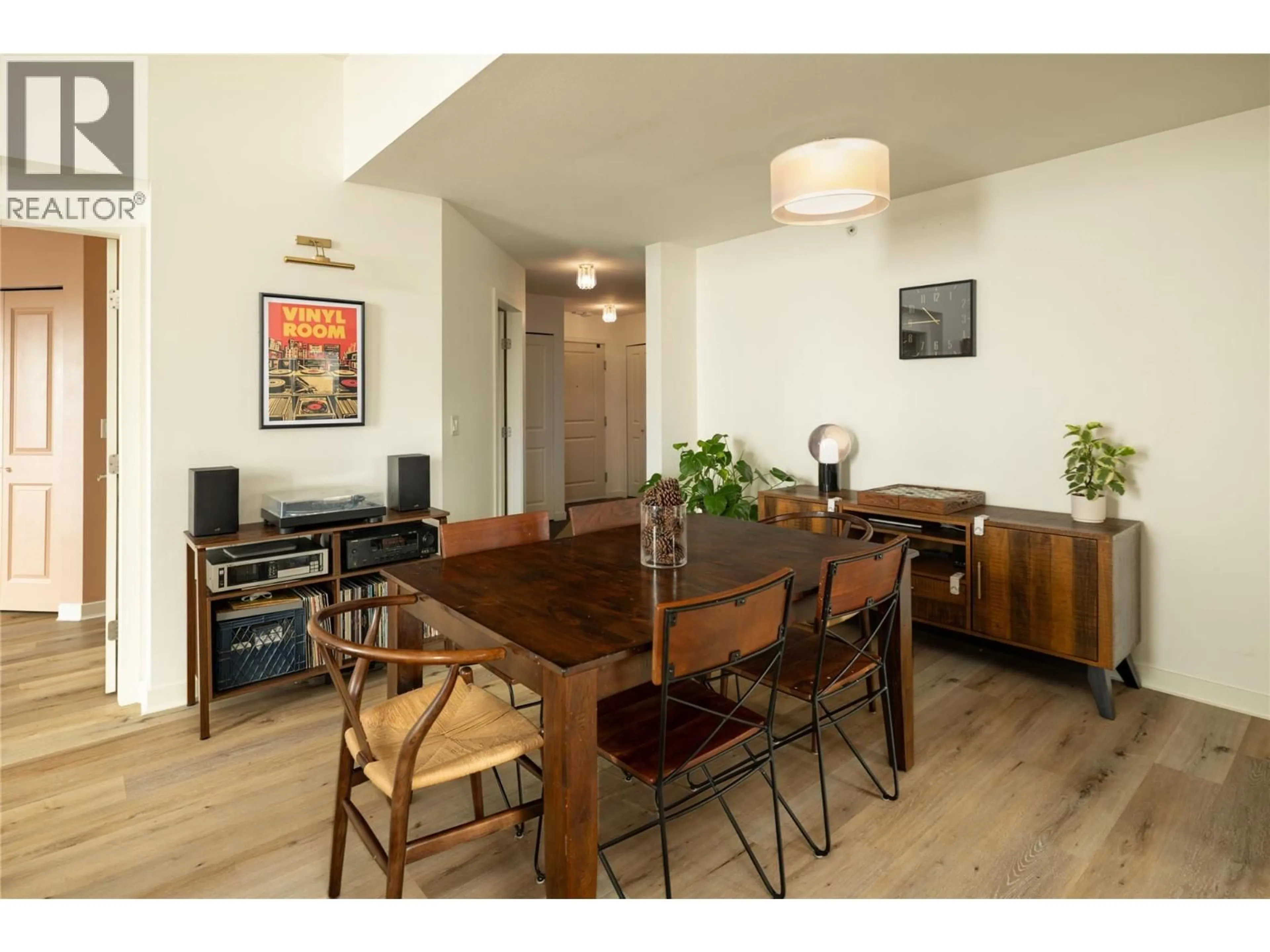 Dining room, wood/laminate floor for 417 - 567 YATES ROAD, Kelowna British Columbia V1V2V4