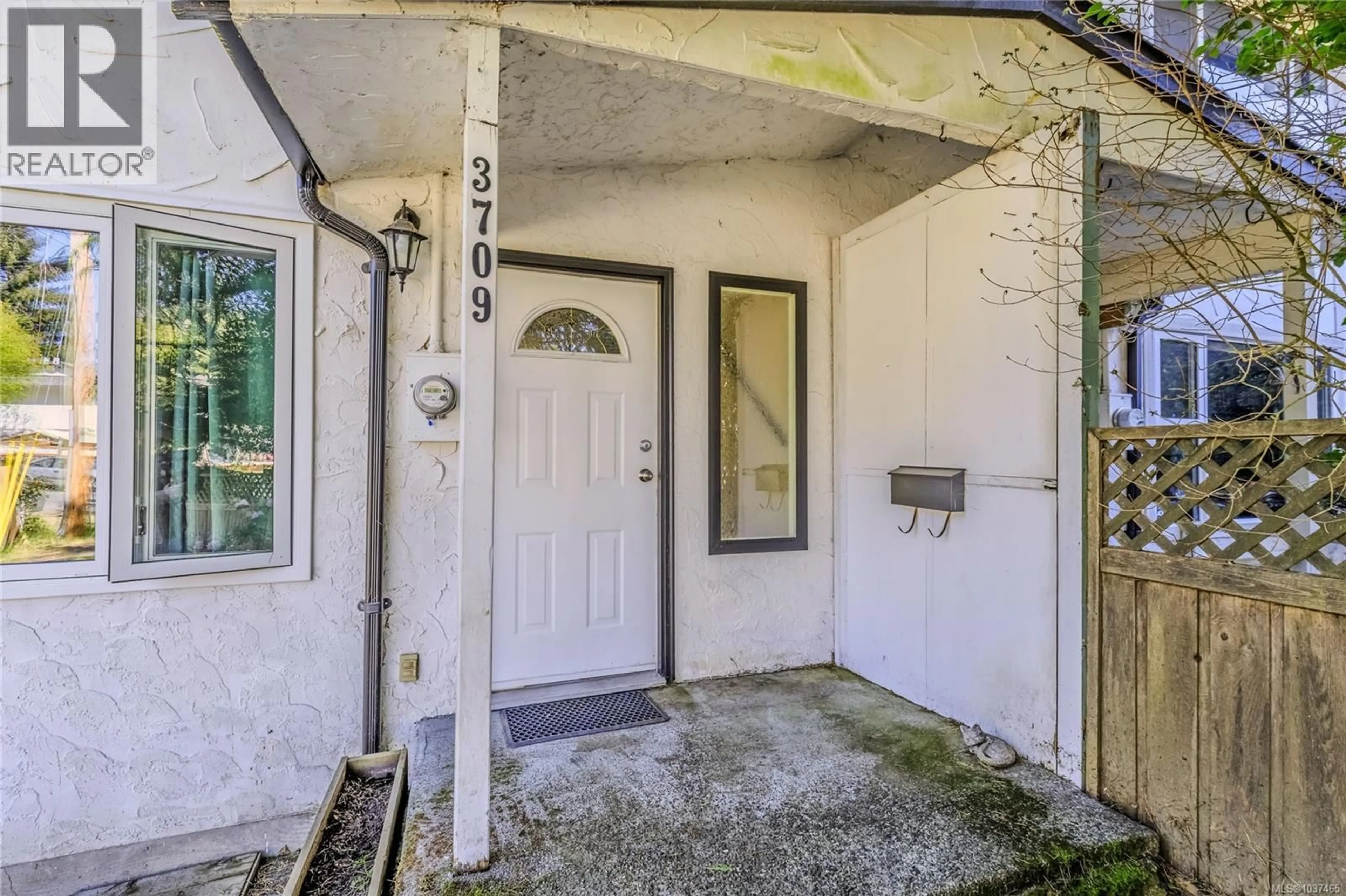 Indoor entryway for 3709 LONG LAKE TERRACE, Nanaimo British Columbia V9T2V2