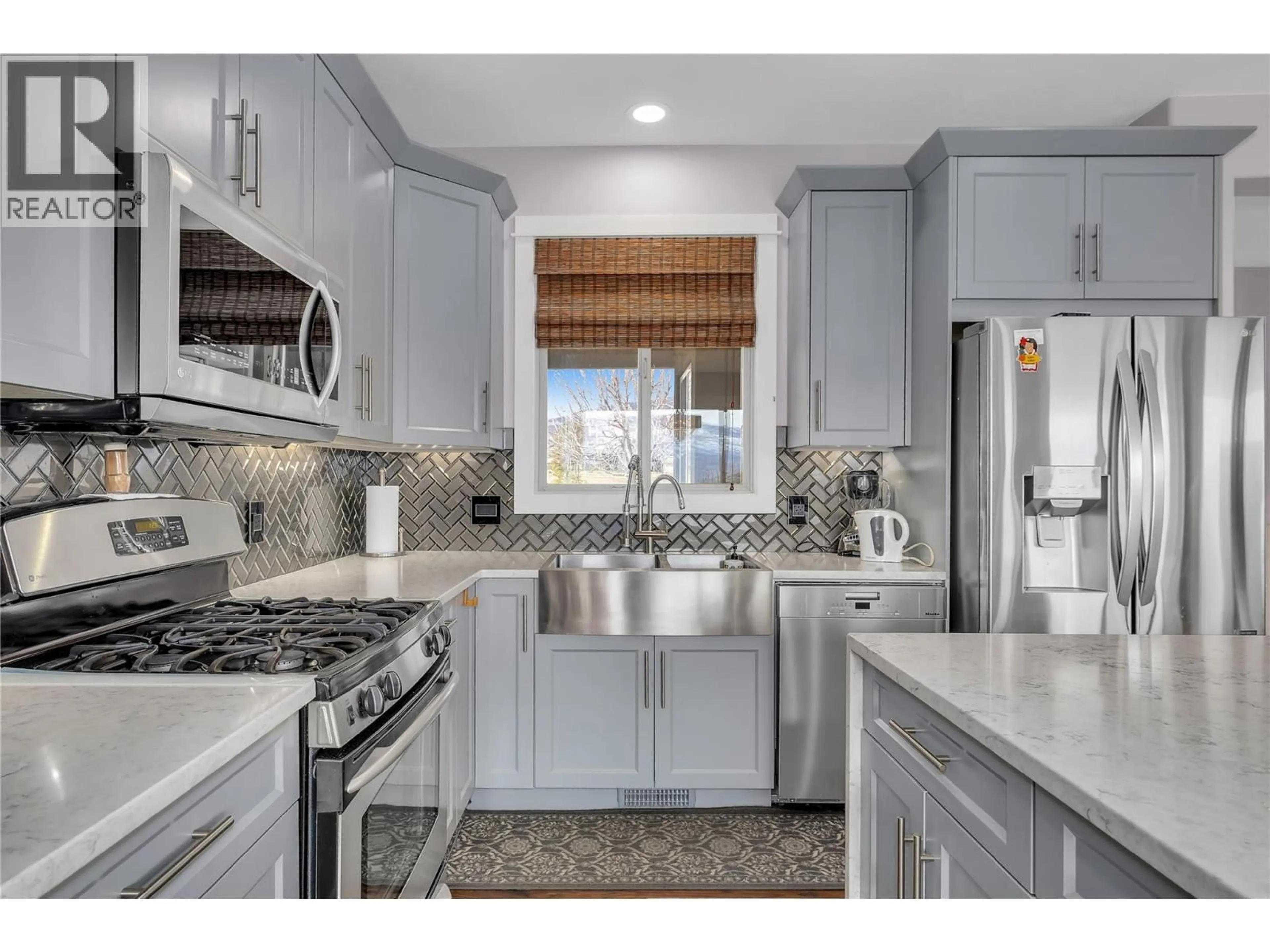 Open concept kitchen, ceramic/tile floor for 4108 SOLANA PLACE, West Kelowna British Columbia V4T2Y9