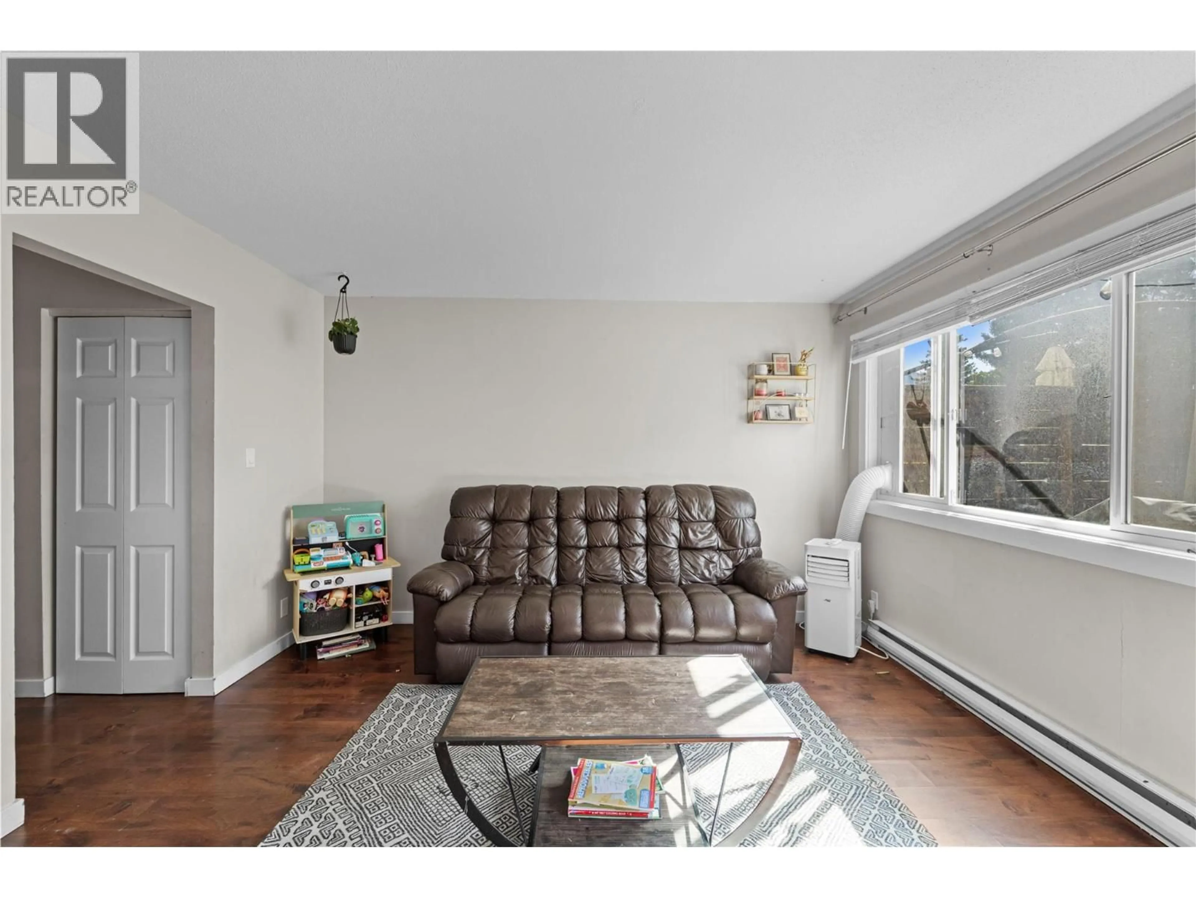 Living room with furniture, wood/laminate floor for 4 - 700 COLLINGWOOD DRIVE, Kamloops British Columbia V2B6B9