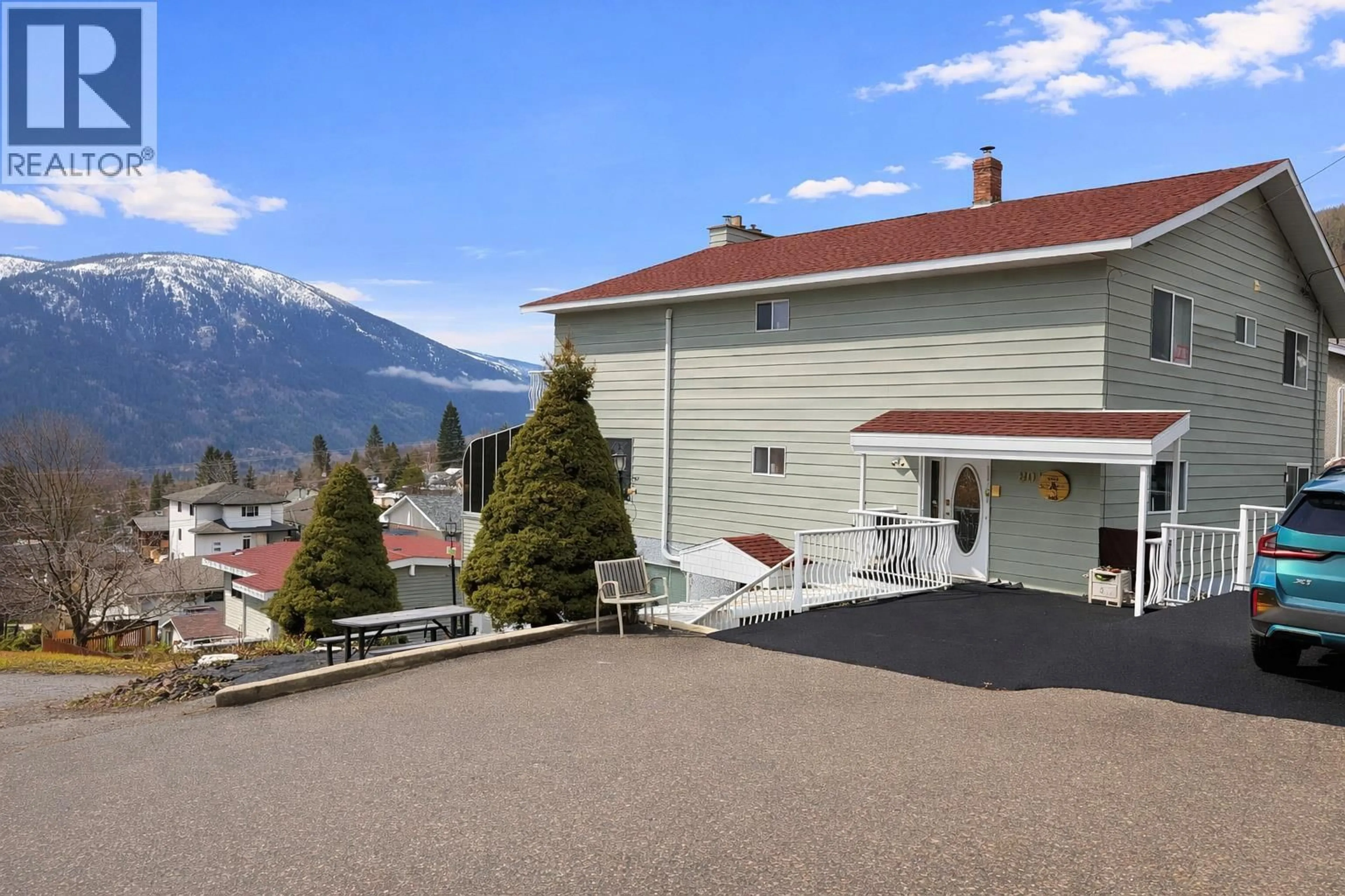 Patio, mountain view for 801 HOUSTON STREET, Nelson British Columbia V1L5J3