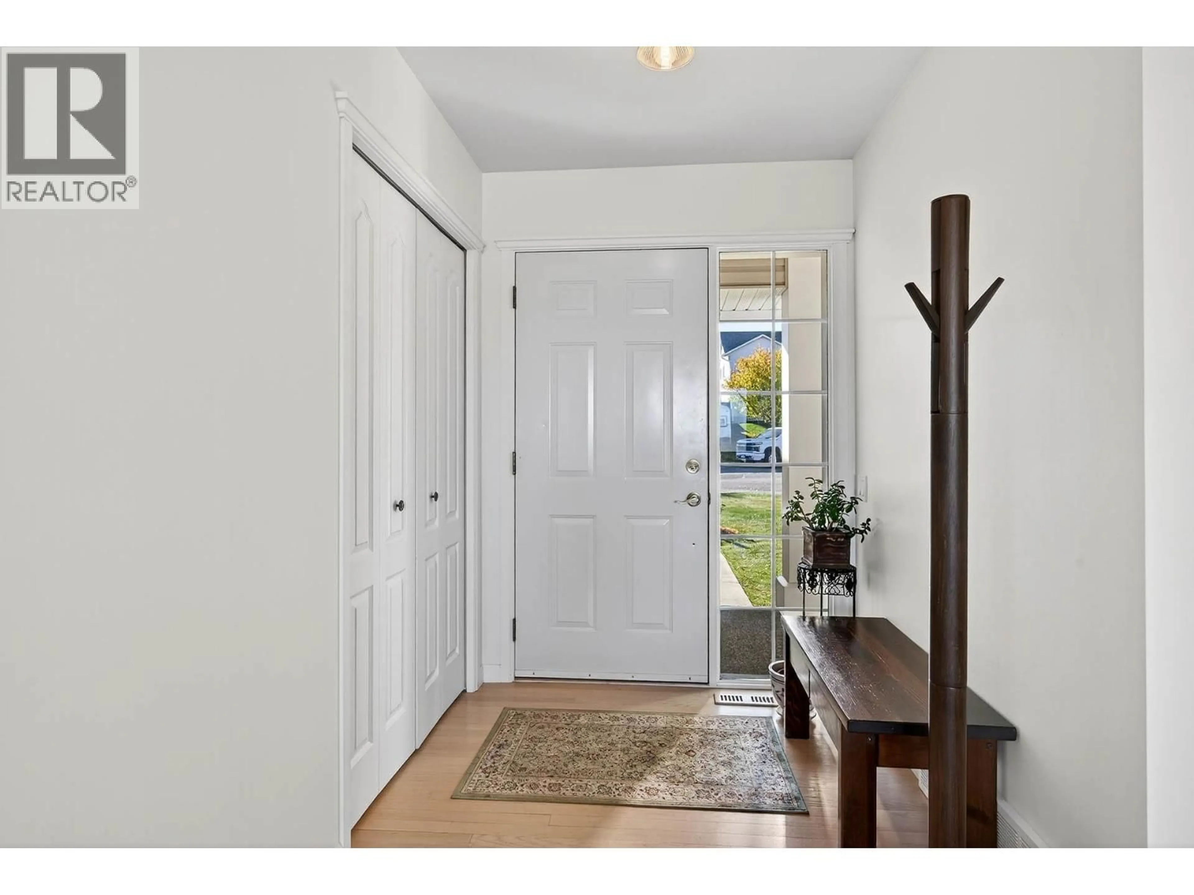 Indoor entryway for 992 CANONGATE CRESCENT, Kamloops British Columbia V1S1W8