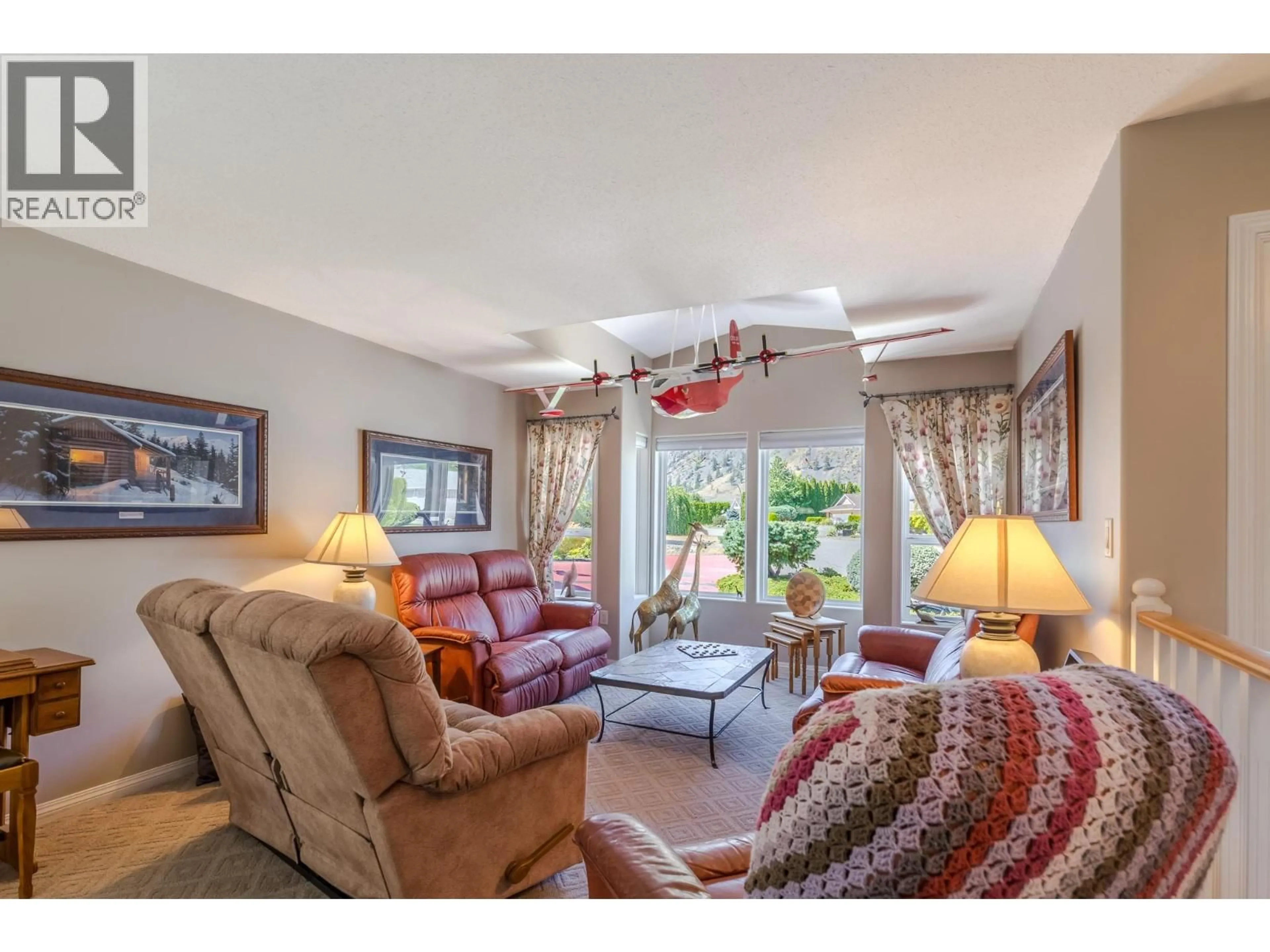 Living room with furniture, unknown for 517 VANDERLINDE DRIVE, Keremeos British Columbia V0X1N2