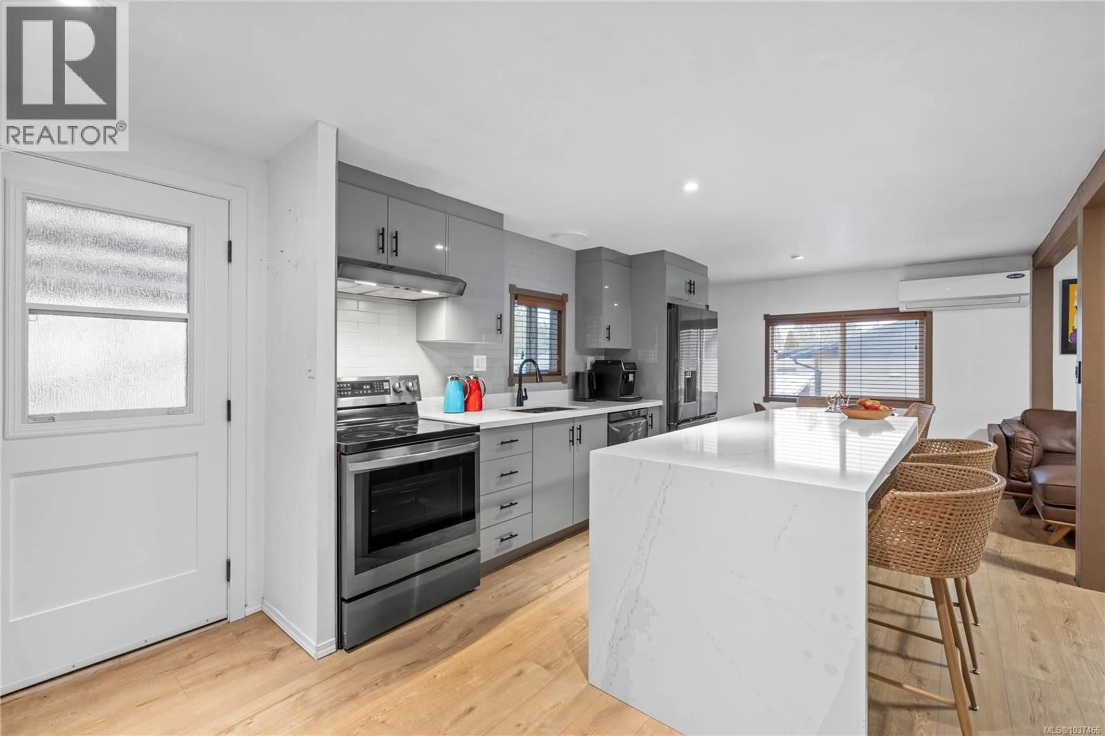 Contemporary kitchen, unknown for 775 BARCLAY CRESCENT SOUTH, French Creek British Columbia V9P1Z3
