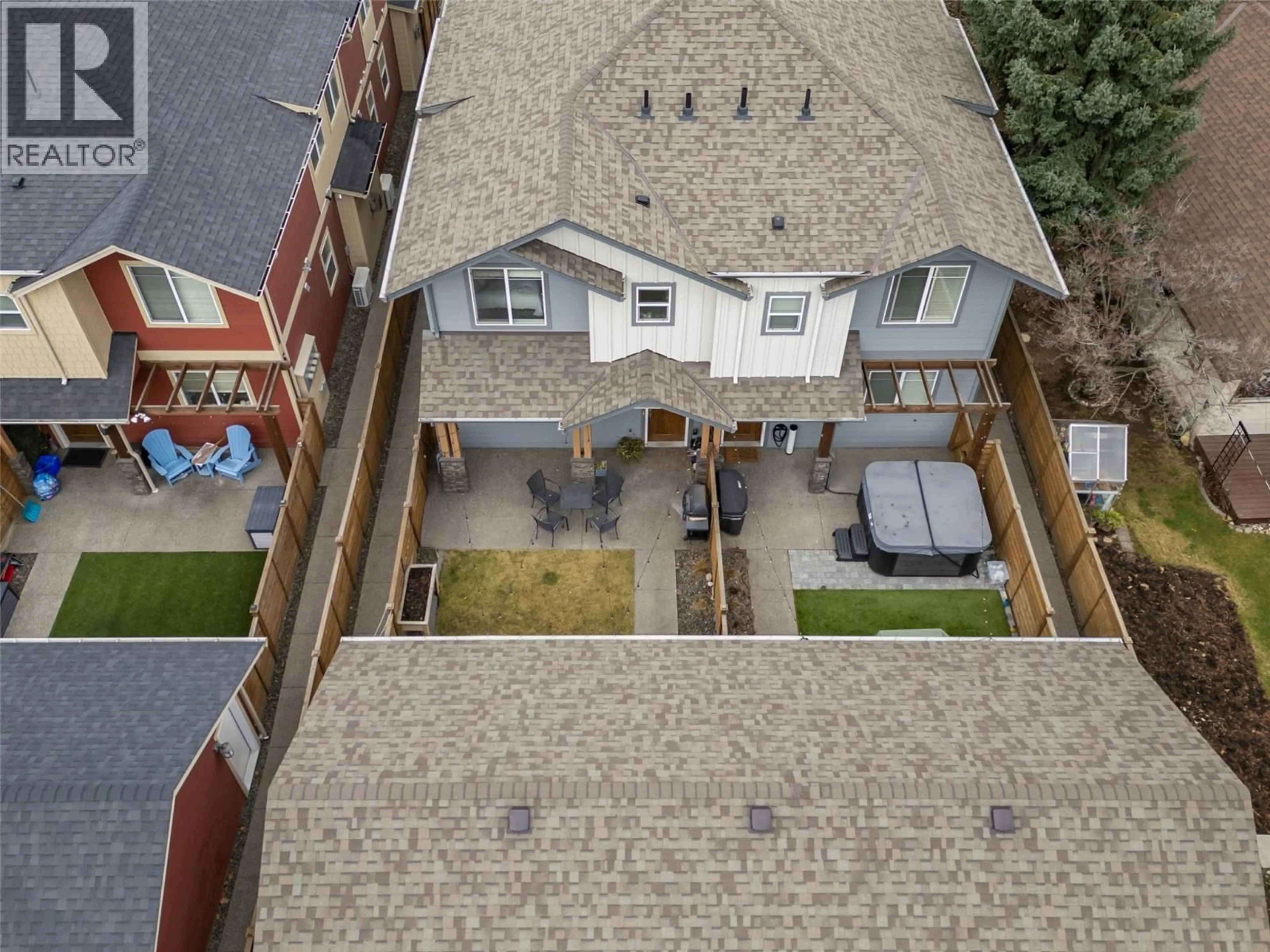 A pic from outside/outdoor area/front of a property/back of a property/a pic from drone, city buildings view from balcony for 1940 ETHEL STREET, Kelowna British Columbia V1Y2Z5