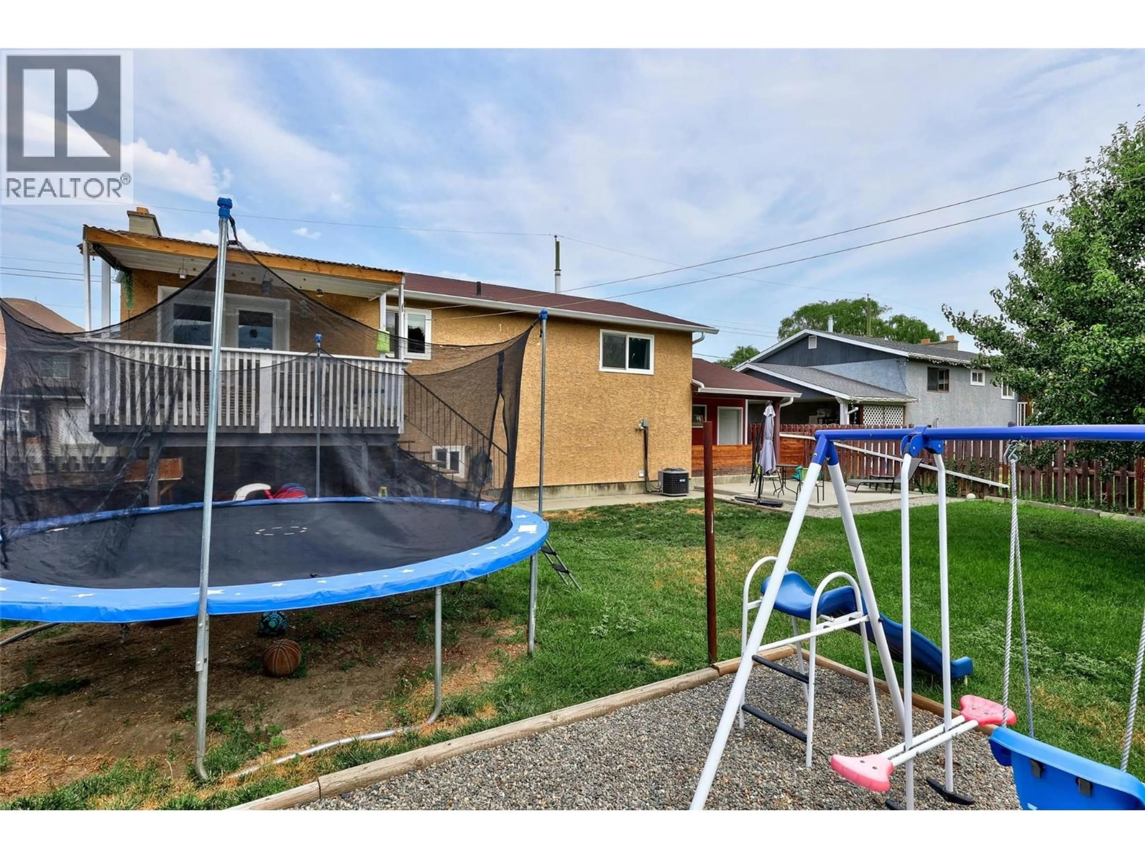 Patio, street for 2087 SUNNYCREST AVENUE, Kamloops British Columbia V2B4L9