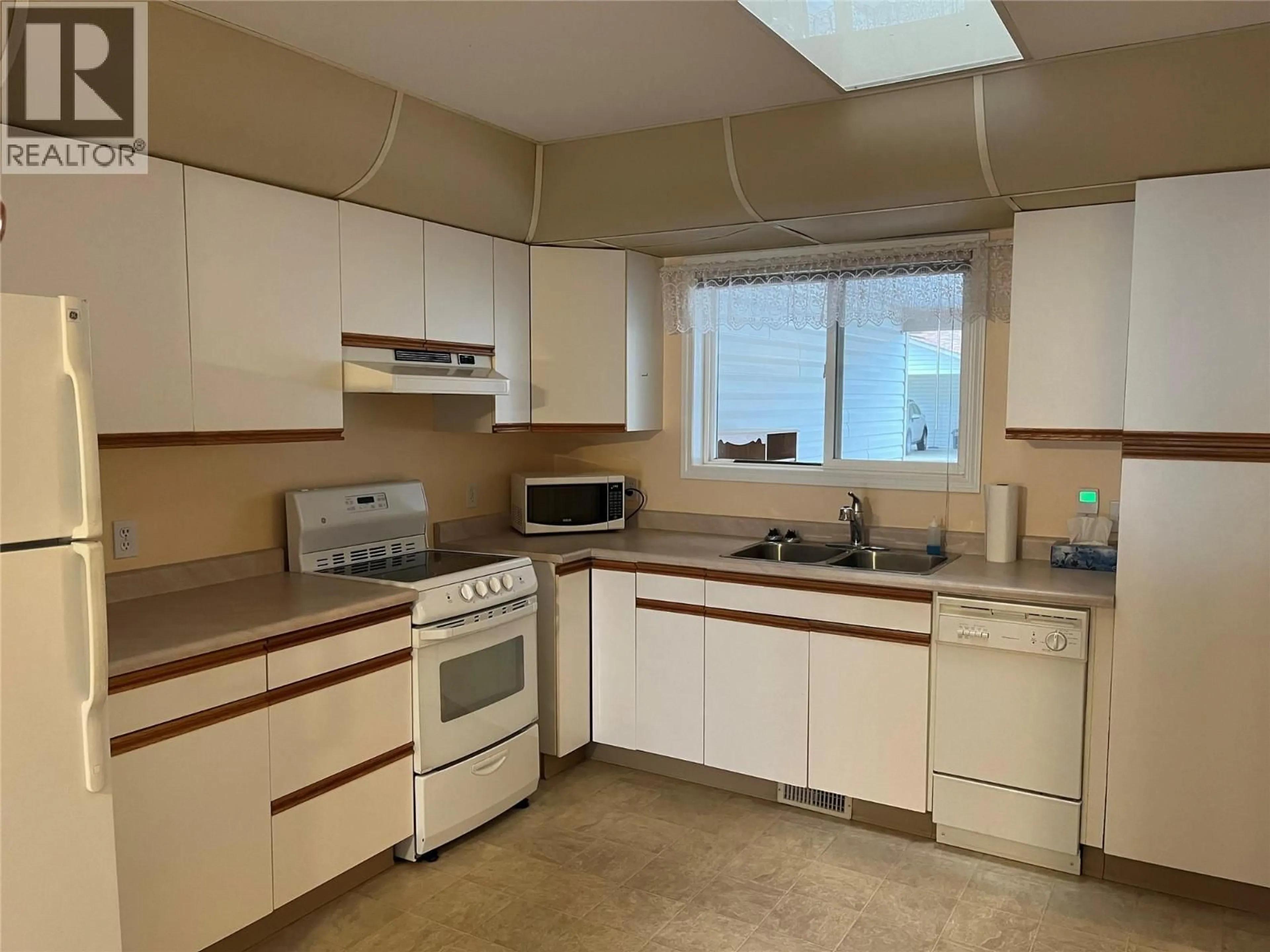 Standard kitchen, unknown for 25 - 2210 COLUMBIA AVENUE, Castlegar British Columbia V1N2X1