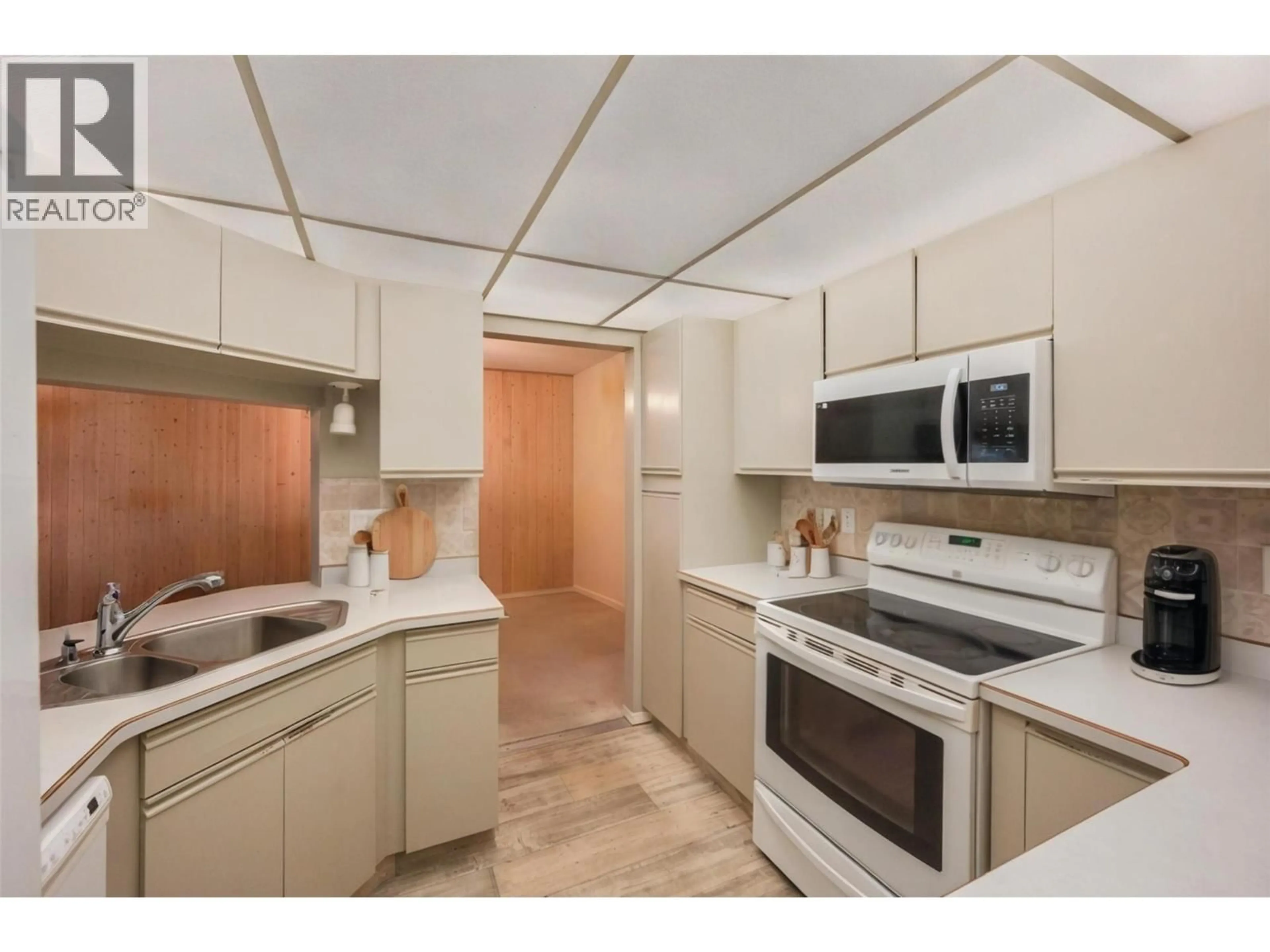 Standard kitchen, unknown for 111 - 337 MCKINNEY ROAD, Oliver British Columbia V0H1T3