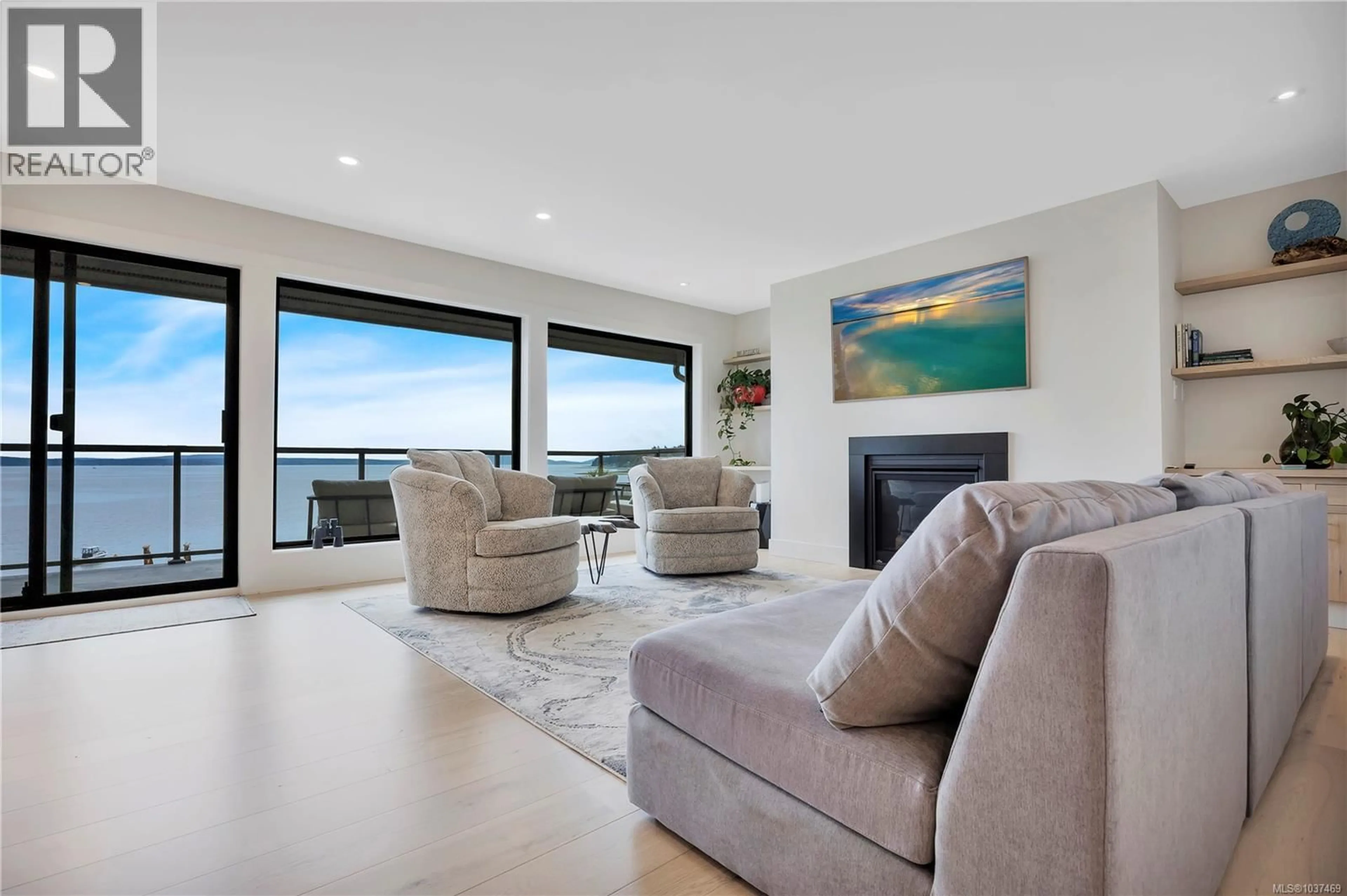 Living room with furniture, unknown for 299 GILL ROAD, Ladysmith British Columbia V9G1X9