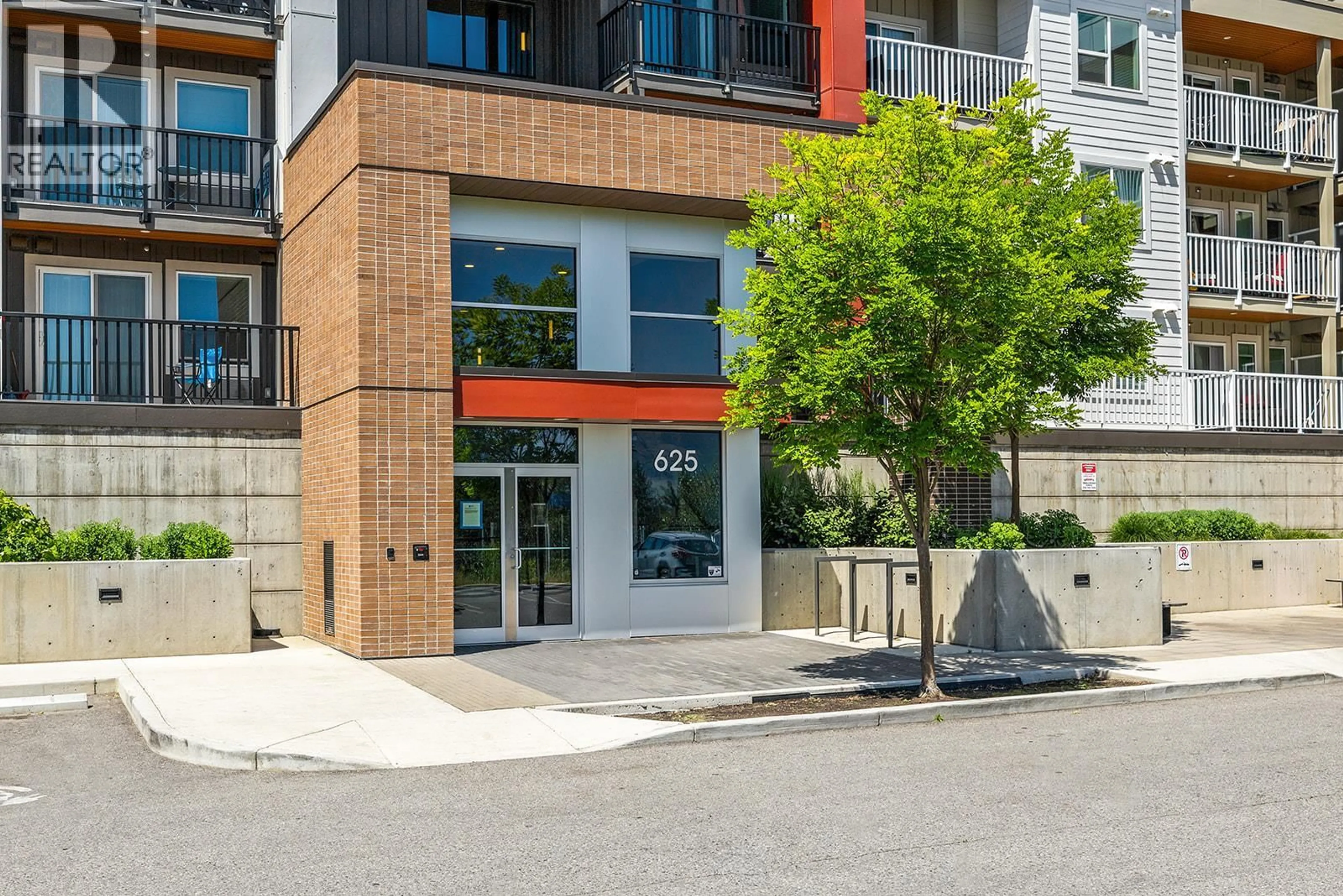 Indoor foyer for 203 - 625 ACADEMY WAY, Kelowna British Columbia V1V0E3