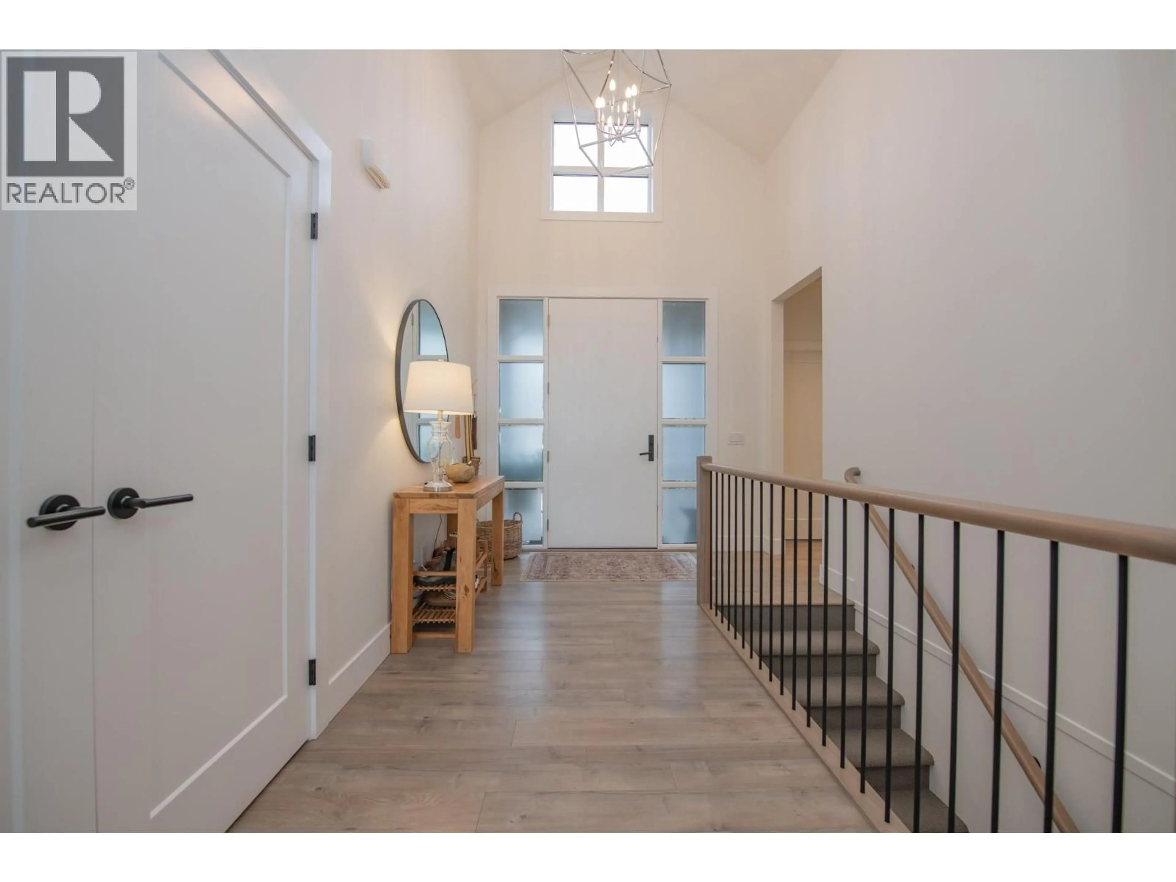 Indoor entryway for 213 ASHCROFT PLACE, Vernon British Columbia V1H2M1