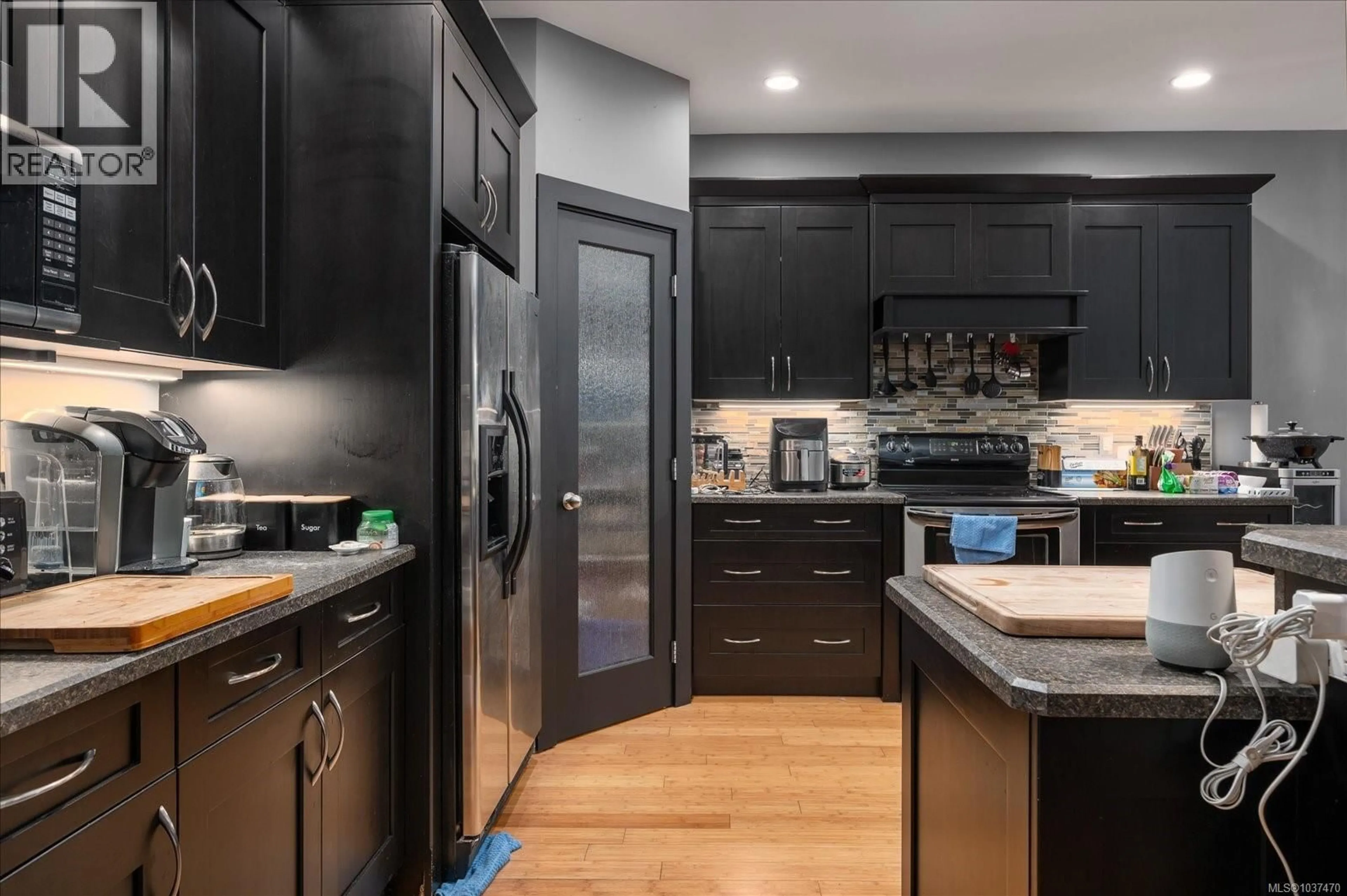 Contemporary kitchen, unknown for 209 SHILOH DRIVE, Nanaimo British Columbia V9R7C8