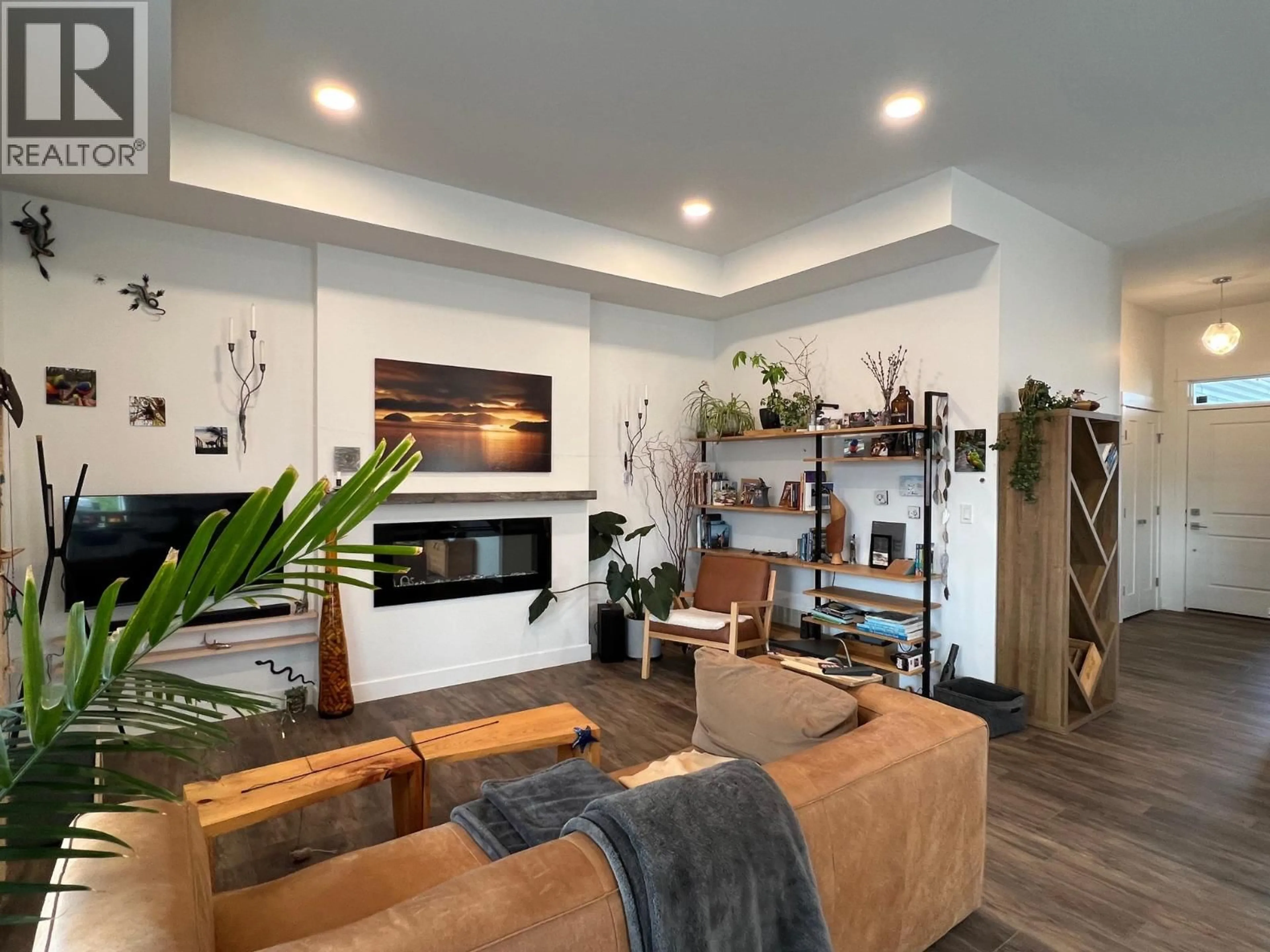 Living room with furniture, unknown for 1029 10TH AVENUE, Vernon British Columbia V1H1Z1