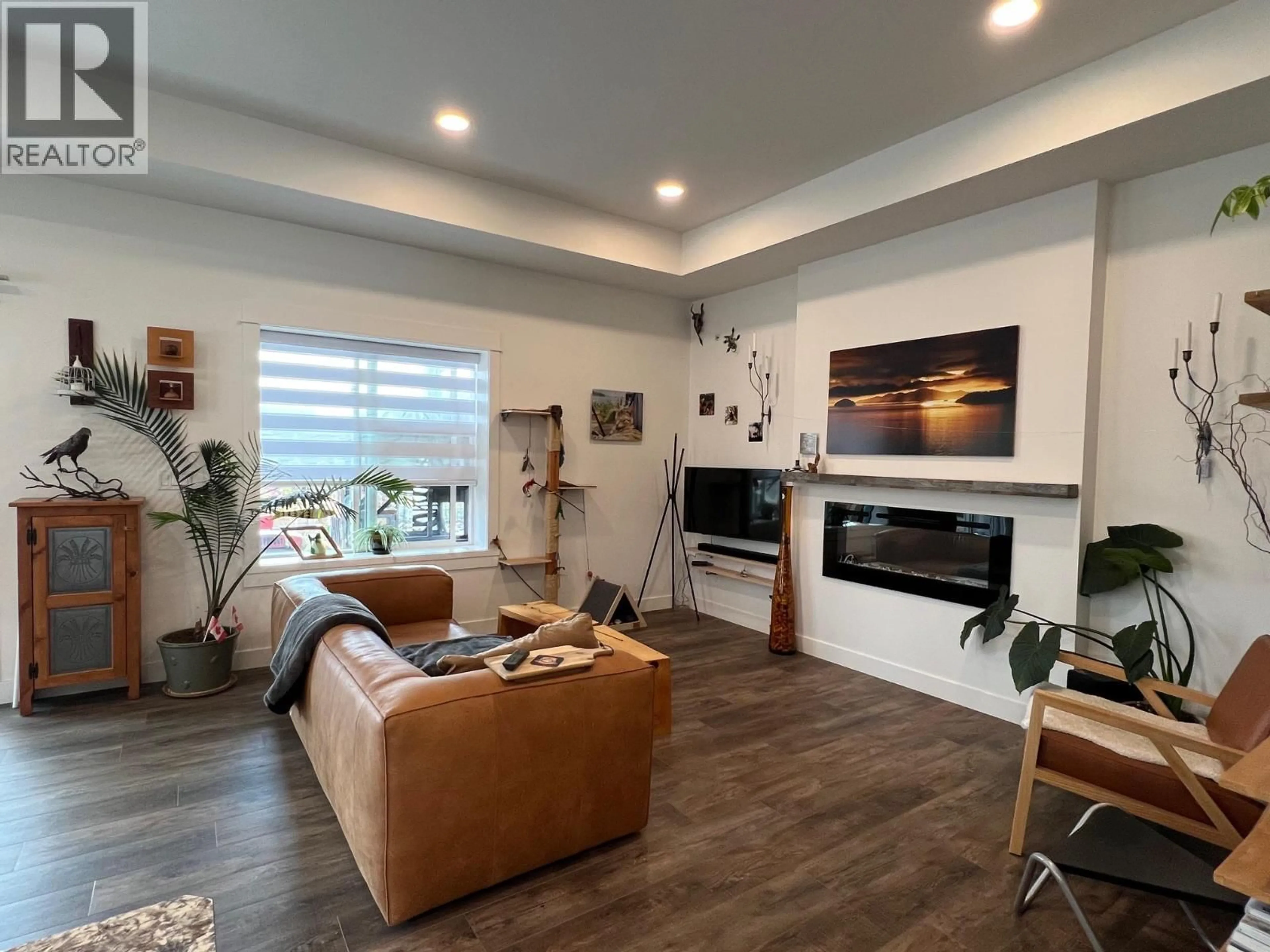 Living room with furniture, unknown for 1029 10TH AVENUE, Vernon British Columbia V1H1Z1