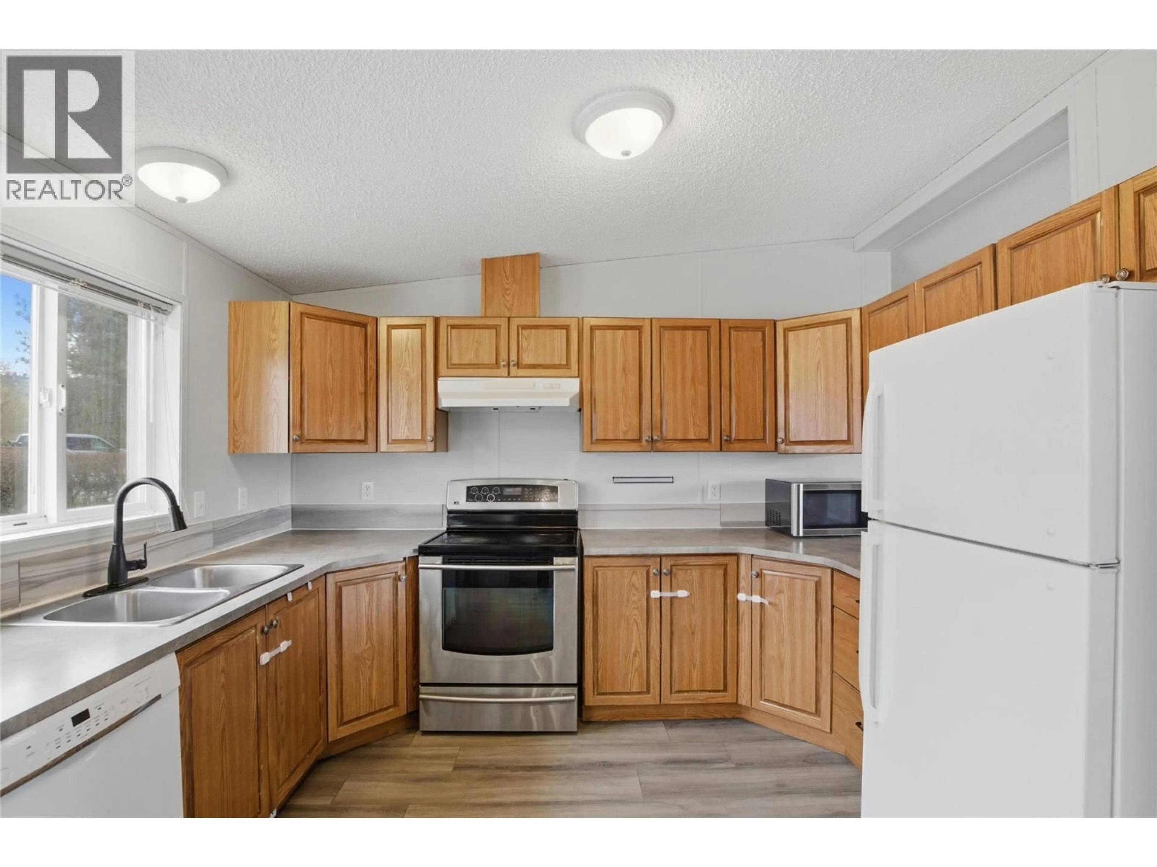 Standard kitchen, wood/laminate floor for 779 KLAHANIE DRIVE, Kamloops British Columbia V2C5R1