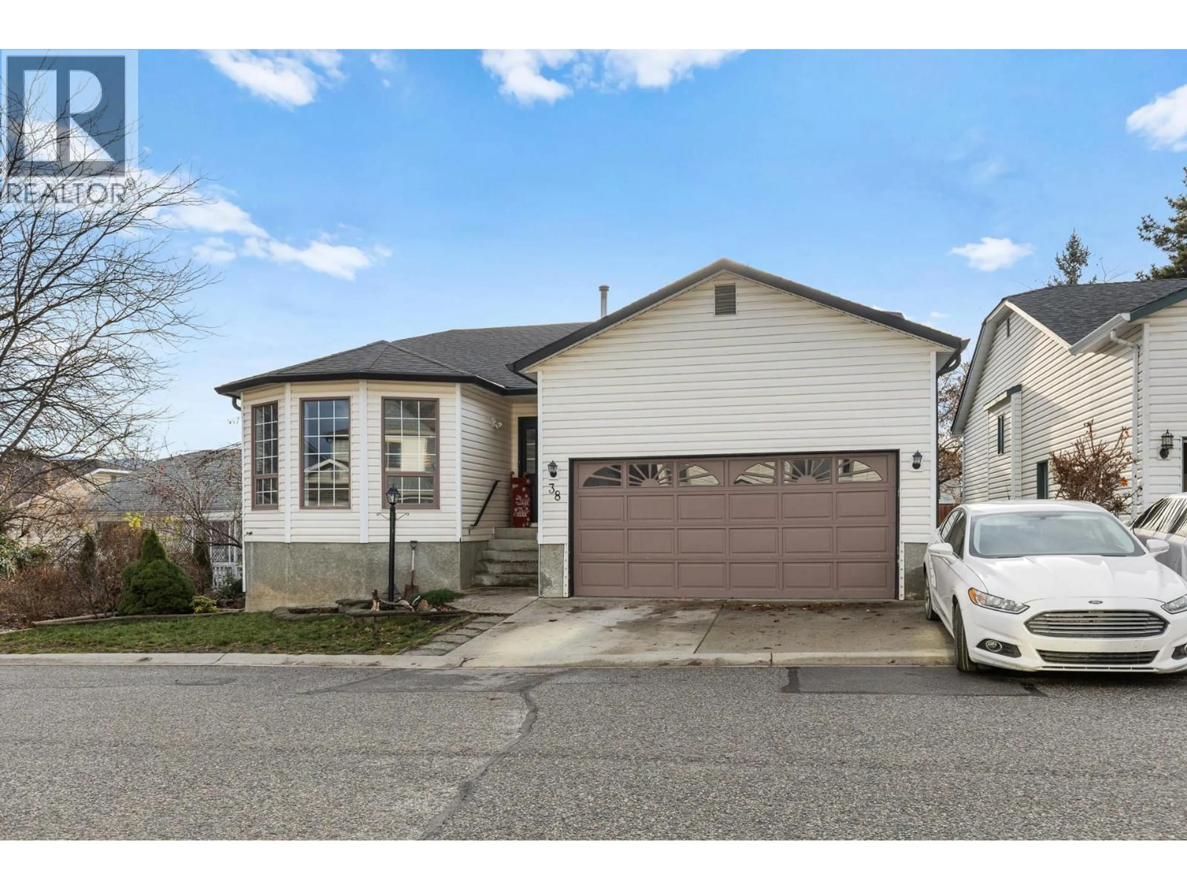 Home with vinyl exterior material, street for 38 - 555 GLENMEADOWS ROAD, Kelowna British Columbia V1V1V5