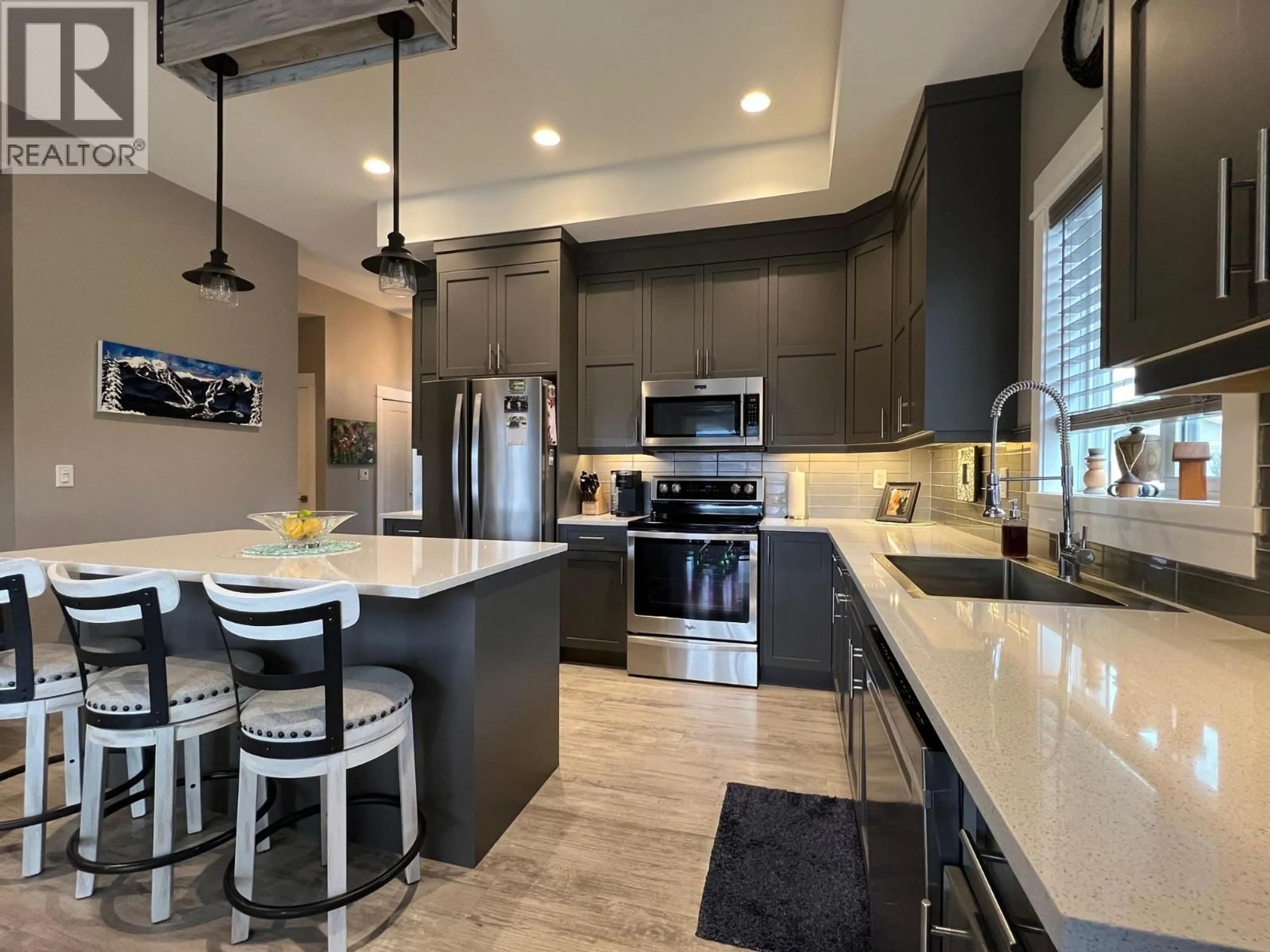 Contemporary kitchen, unknown for 905 9TH AVENUE, Vernon British Columbia V1H1Z1