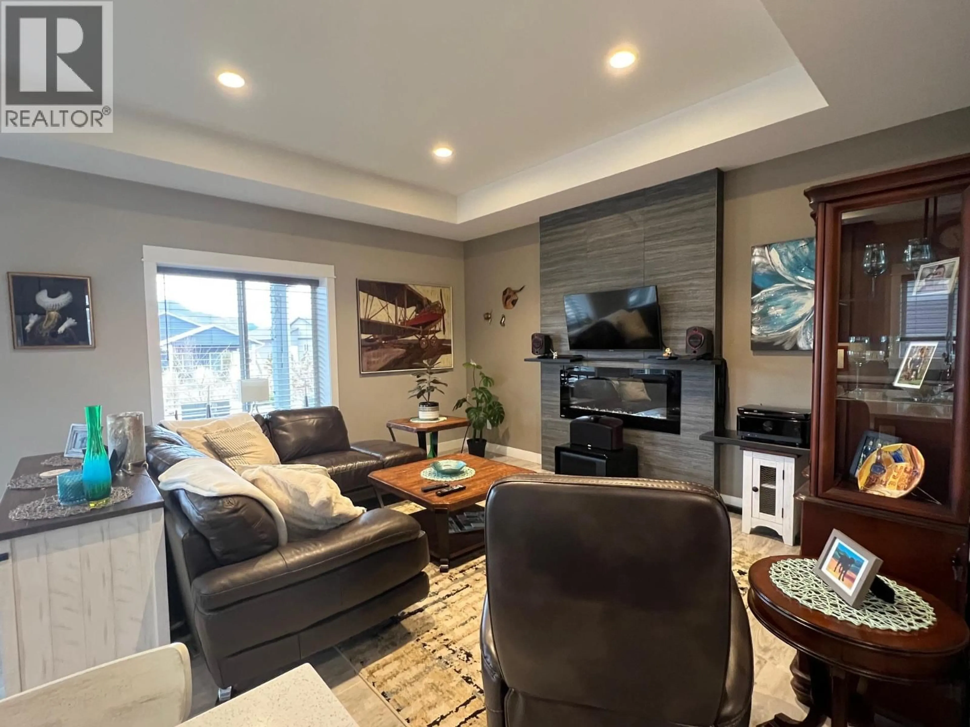 Living room with furniture, unknown for 905 9TH AVENUE, Vernon British Columbia V1H1Z1