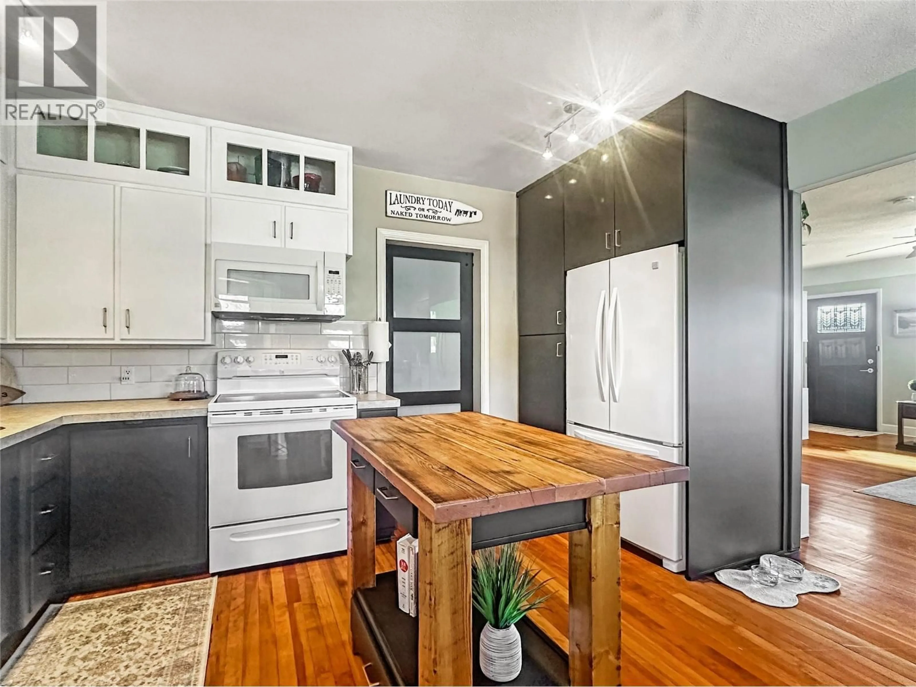 Open concept kitchen, unknown for 8704 72ND AVENUE, Osoyoos British Columbia V0H1V0