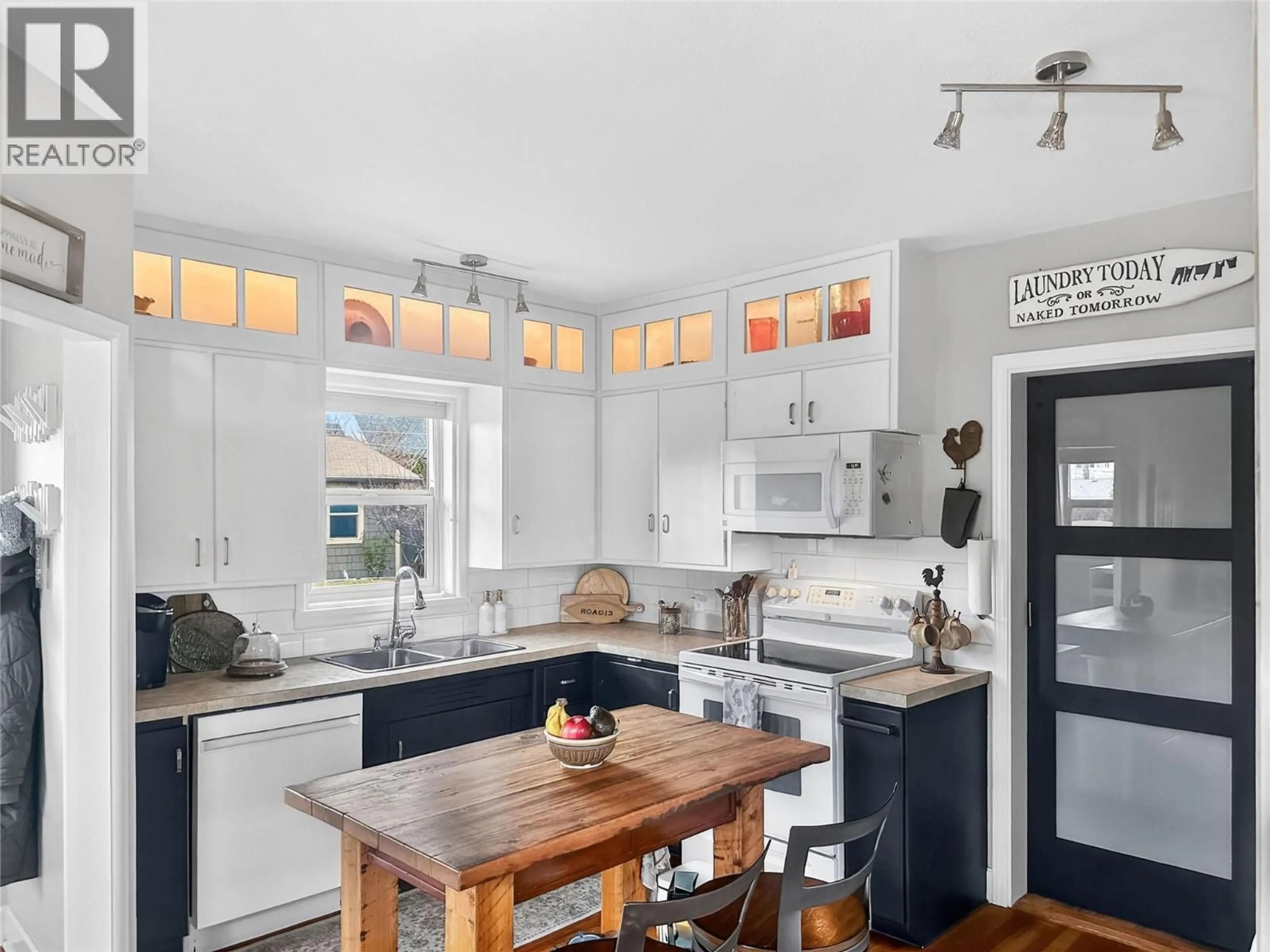 Open concept kitchen, unknown for 8704 72ND AVENUE, Osoyoos British Columbia V0H1V0