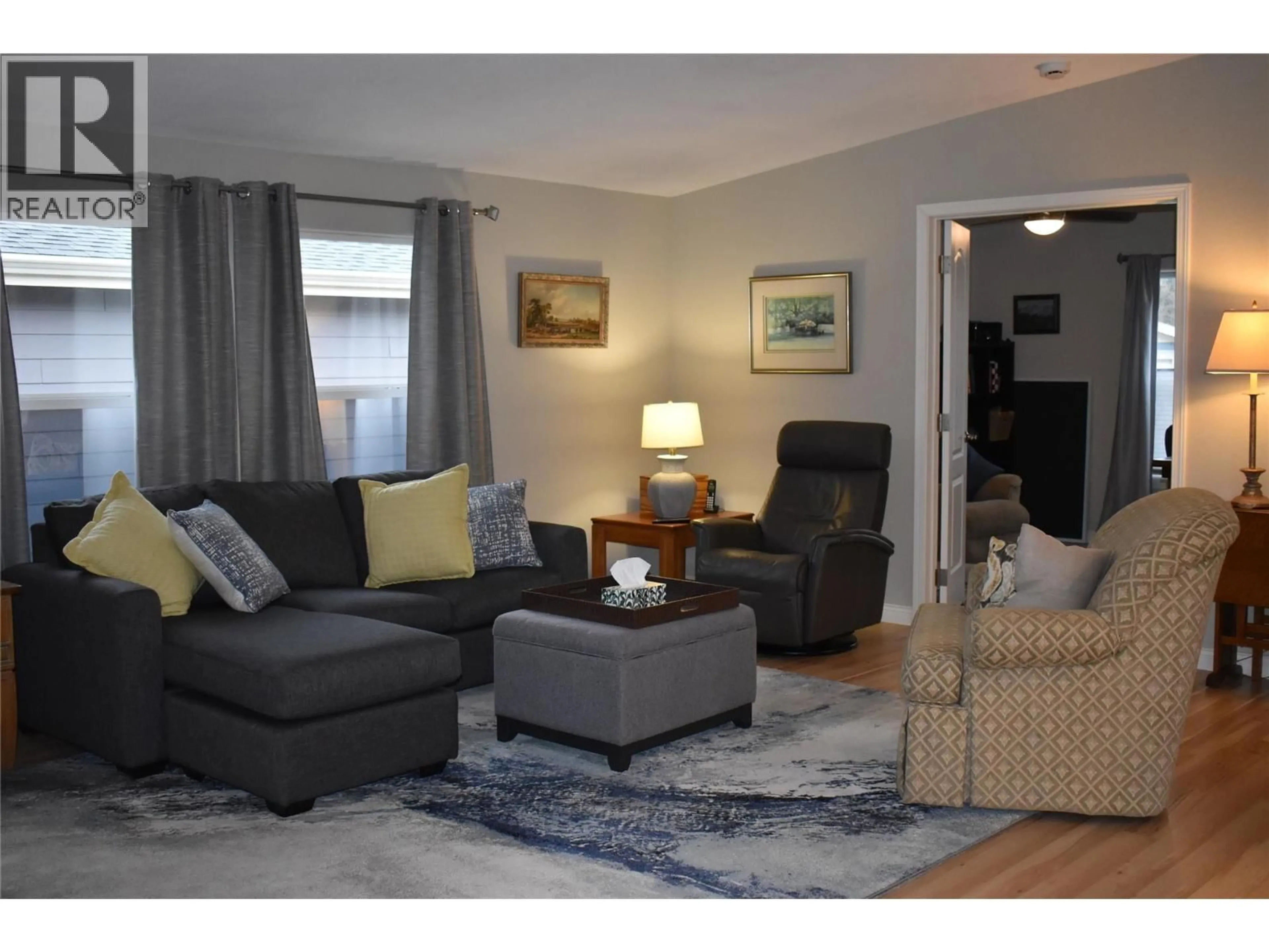 Living room with furniture, wood/laminate floor for 41 - 8300 GALLAGHER LAKE FRONTAGE ROAD, Oliver British Columbia V0H1T2