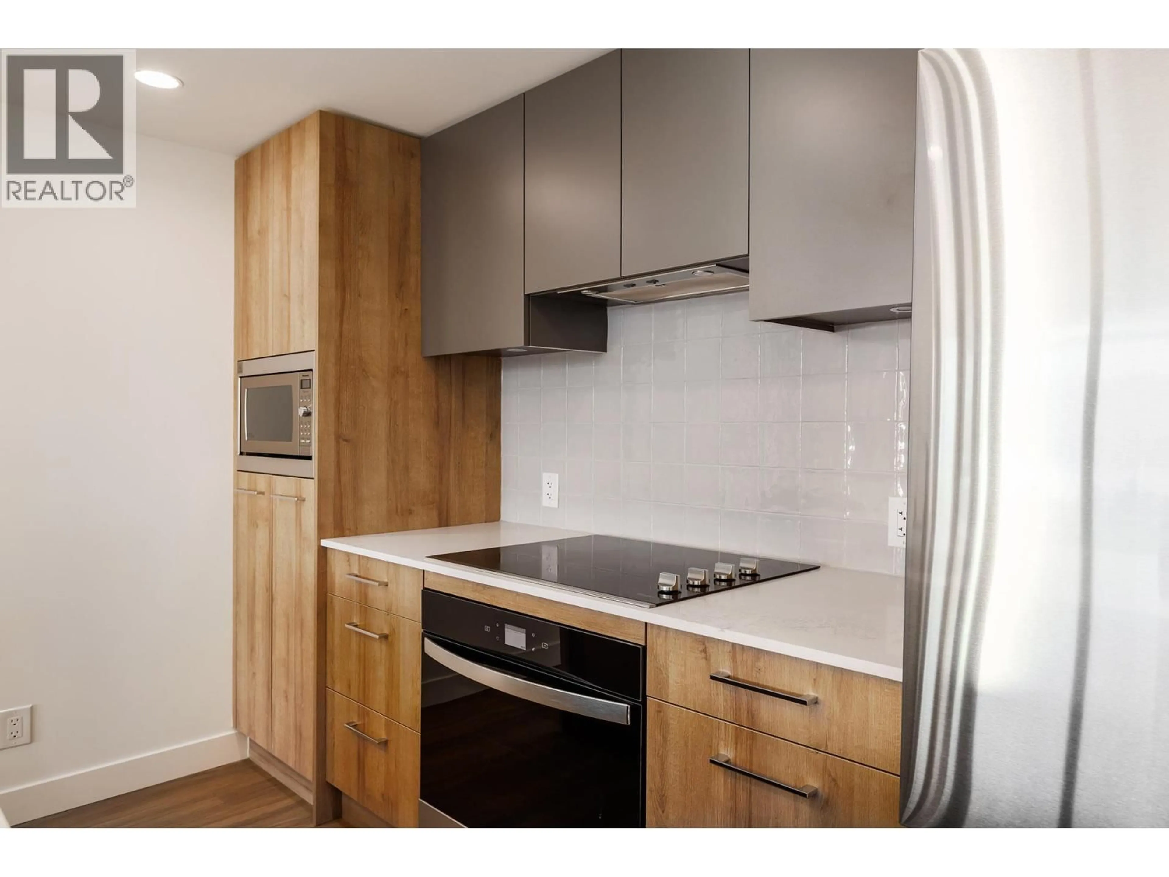 Standard kitchen, wood/laminate floor for 909 - 3699 CAPOZZI ROAD, Kelowna British Columbia V1W3L2