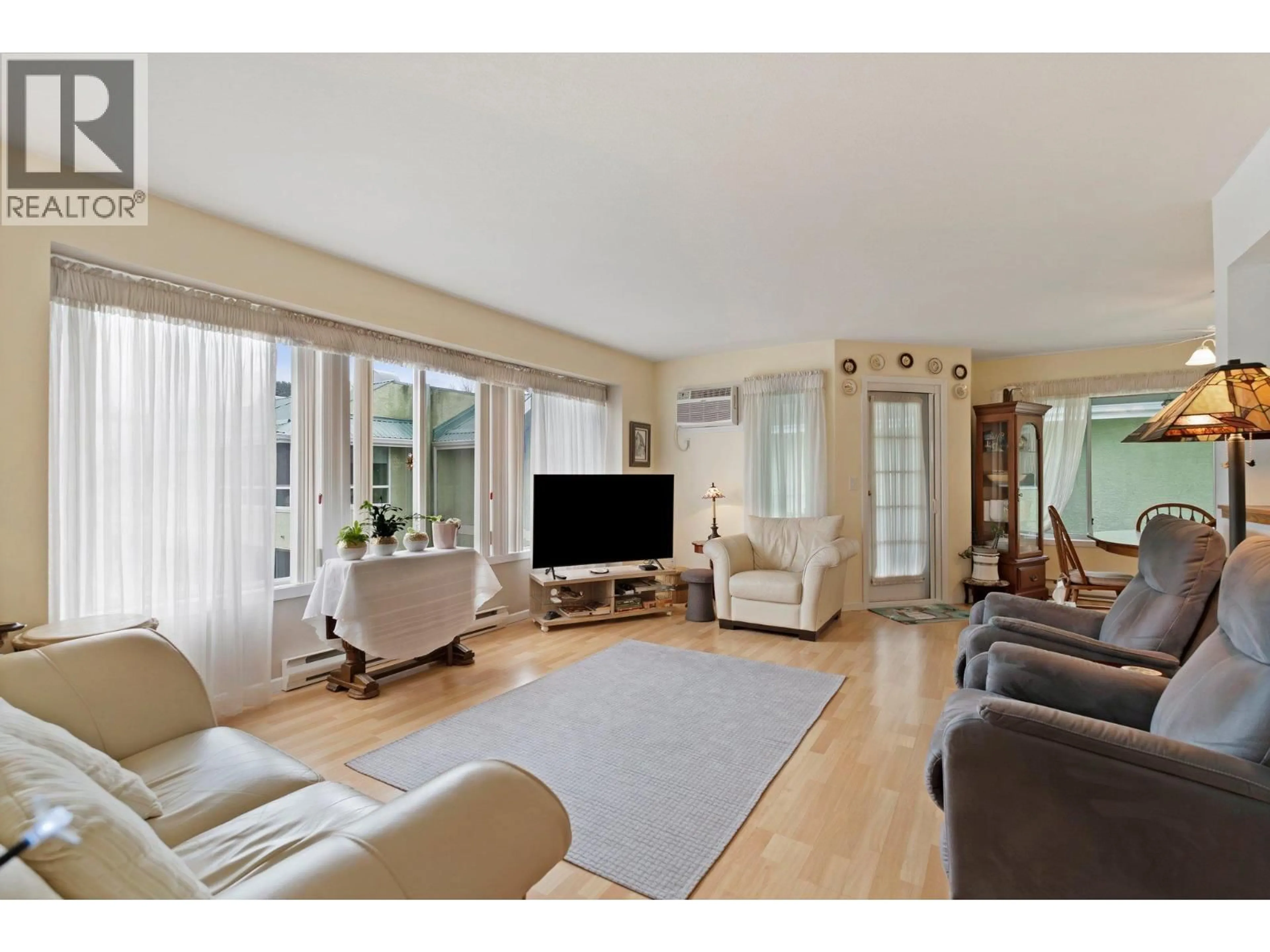 Living room with furniture, unknown for 412 - 780 HOUGHTON ROAD, Kelowna British Columbia V1X5G7