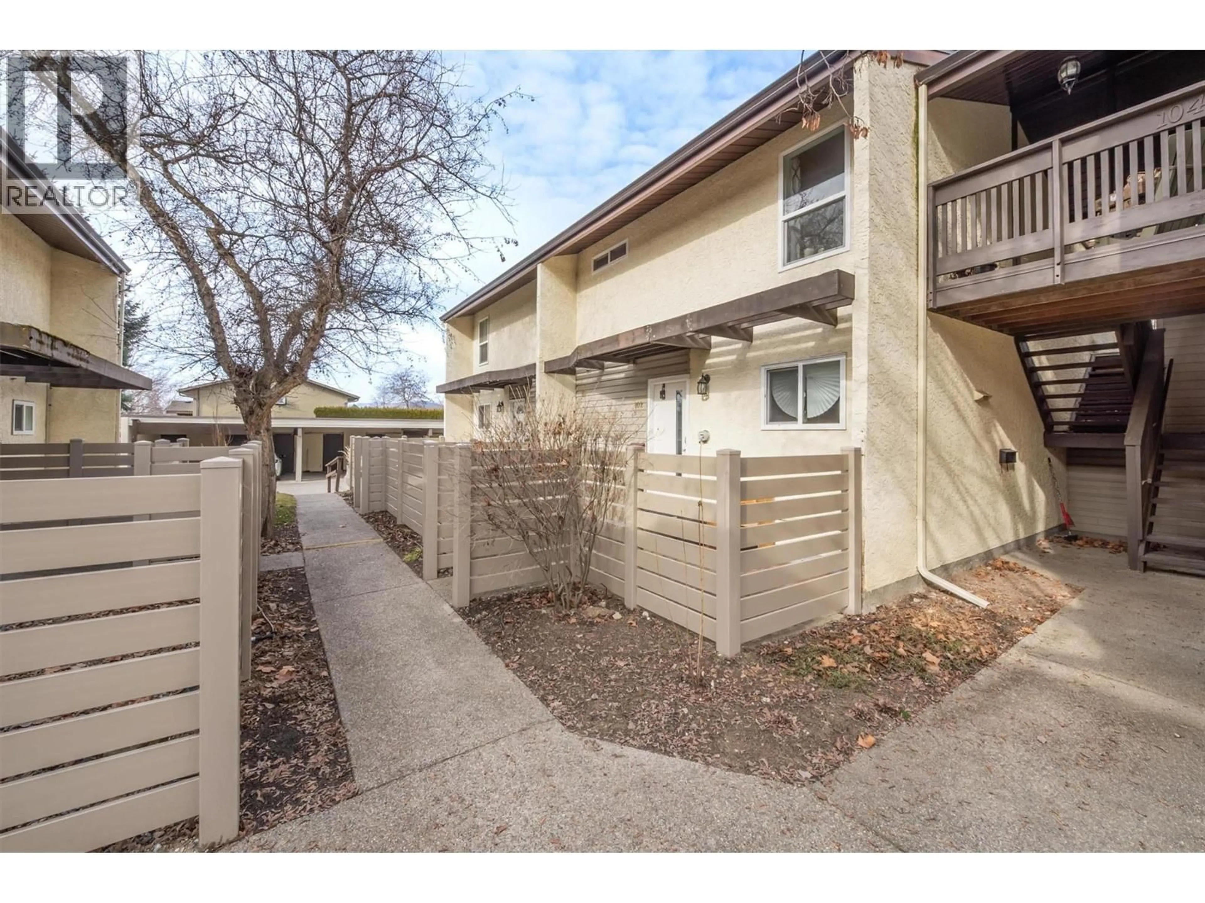 Patio, street for 102 - 250 BRIARWOOD ROAD, Kelowna British Columbia V1X2G3