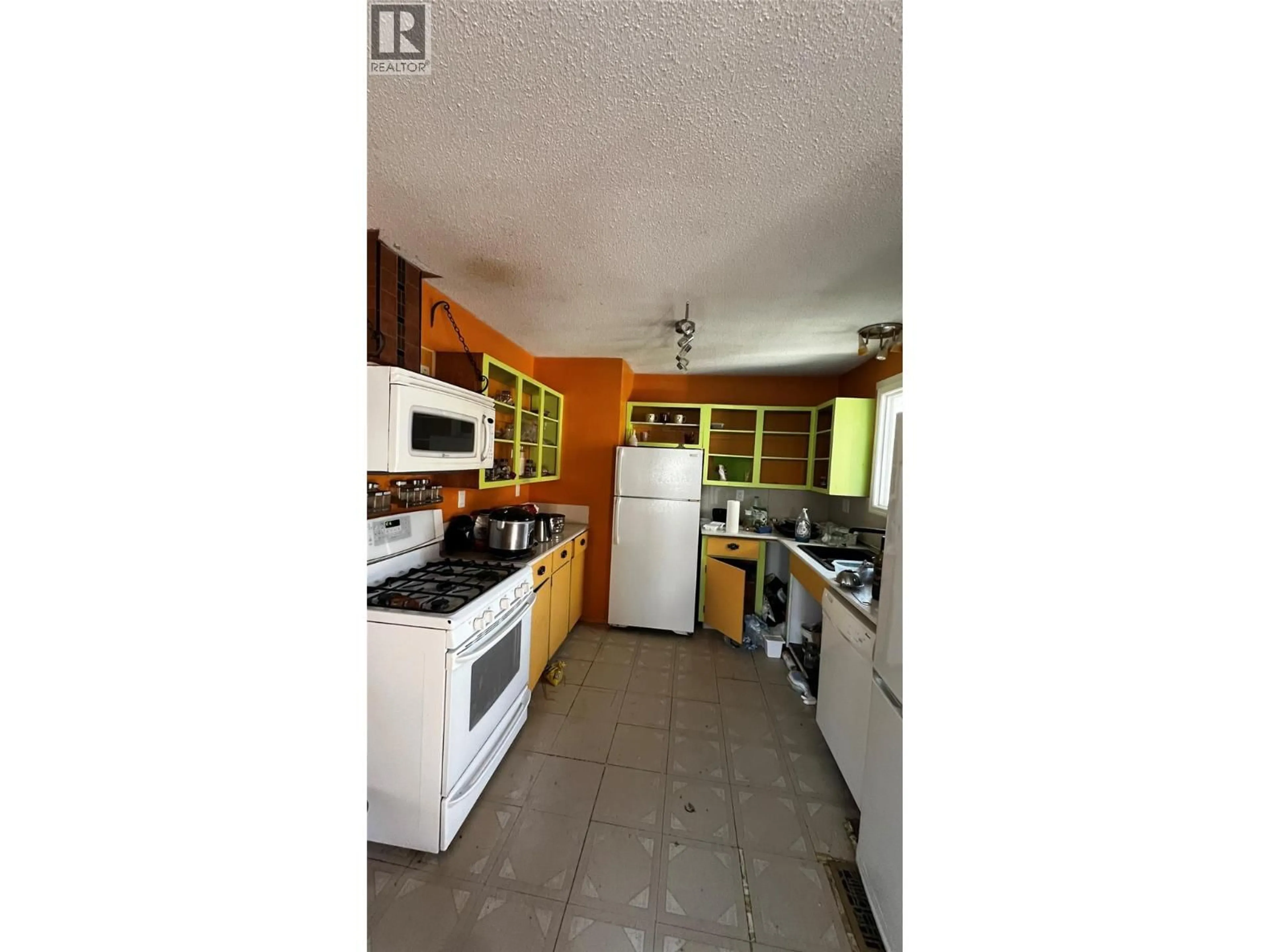 Standard kitchen, unknown for 1225 HIGHRIDGE DRIVE, Kamloops British Columbia V2C5G5