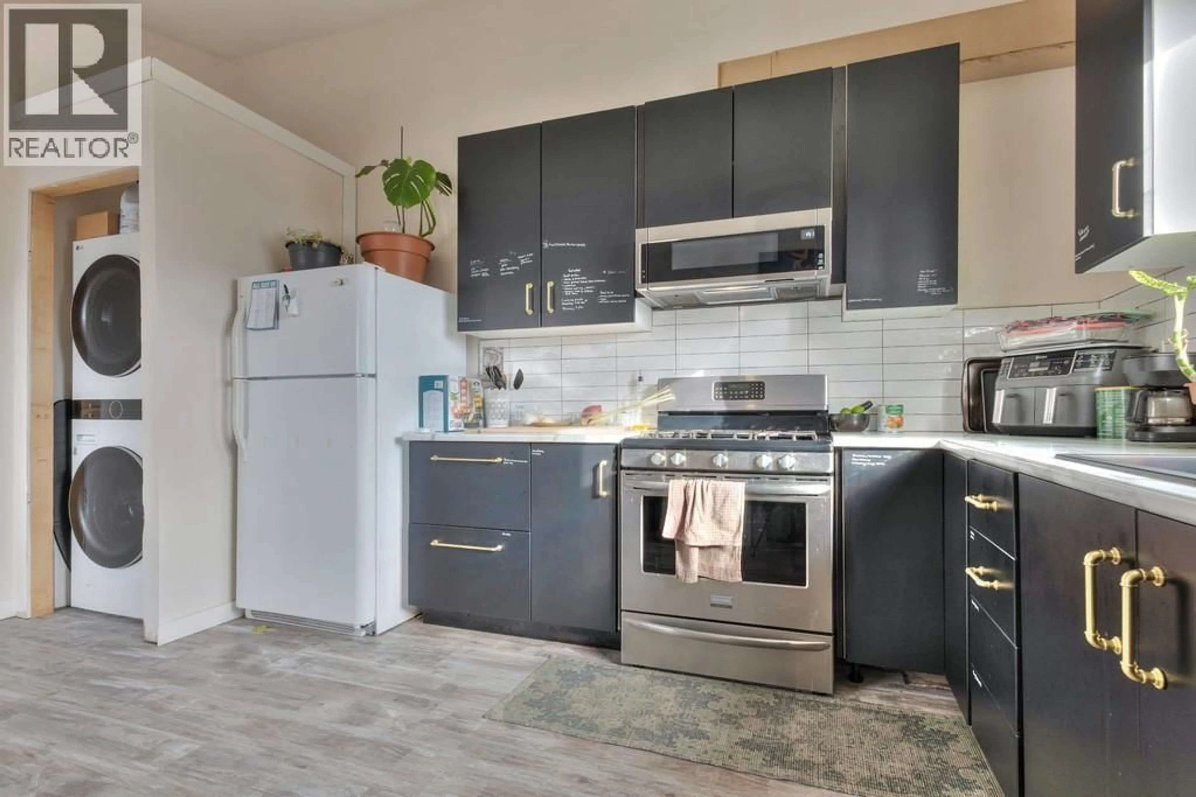 Standard kitchen, unknown for 1745 HOLLYWOOD ROAD SOUTH, Kelowna British Columbia V1X4P5